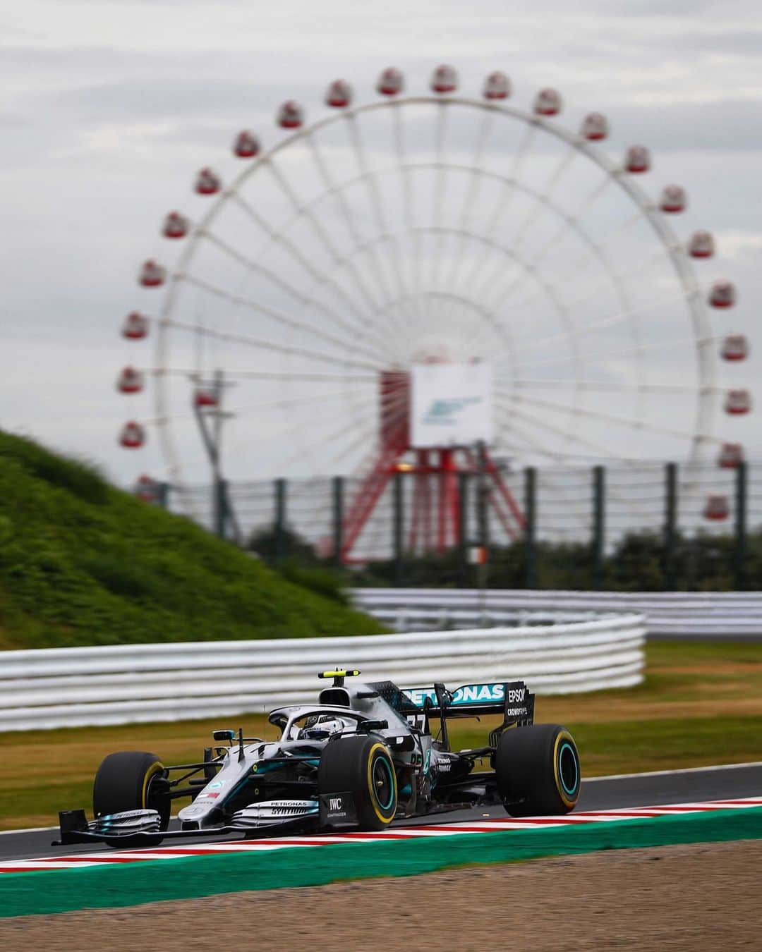 MERCEDES AMG PETRONASさんのインスタグラム写真 - (MERCEDES AMG PETRONASInstagram)「Fastest on Friday at Suzuka 👉 @valtteribottas 👊 If Quali can not take place on Sunday morning, VB will start from pole! 🔥 • #MercedesAMGF1 #MercedesAMG #F1」10月11日 17時09分 - mercedesamgf1