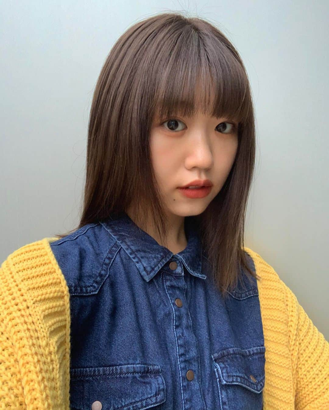 碓井玲菜さんのインスタグラム写真 - (碓井玲菜Instagram)「大好きな @moumiii.03.30 さんにカラーと 前髪ちょっぴりカットとつやつやトリートメント してもらってきたよ🐶 髪色はひたすら透明感！！！って言ってあとは フィーリングでお願いしてます。笑 みなさん台風お気をつけてくださいね。」10月11日 17時06分 - reina_usui