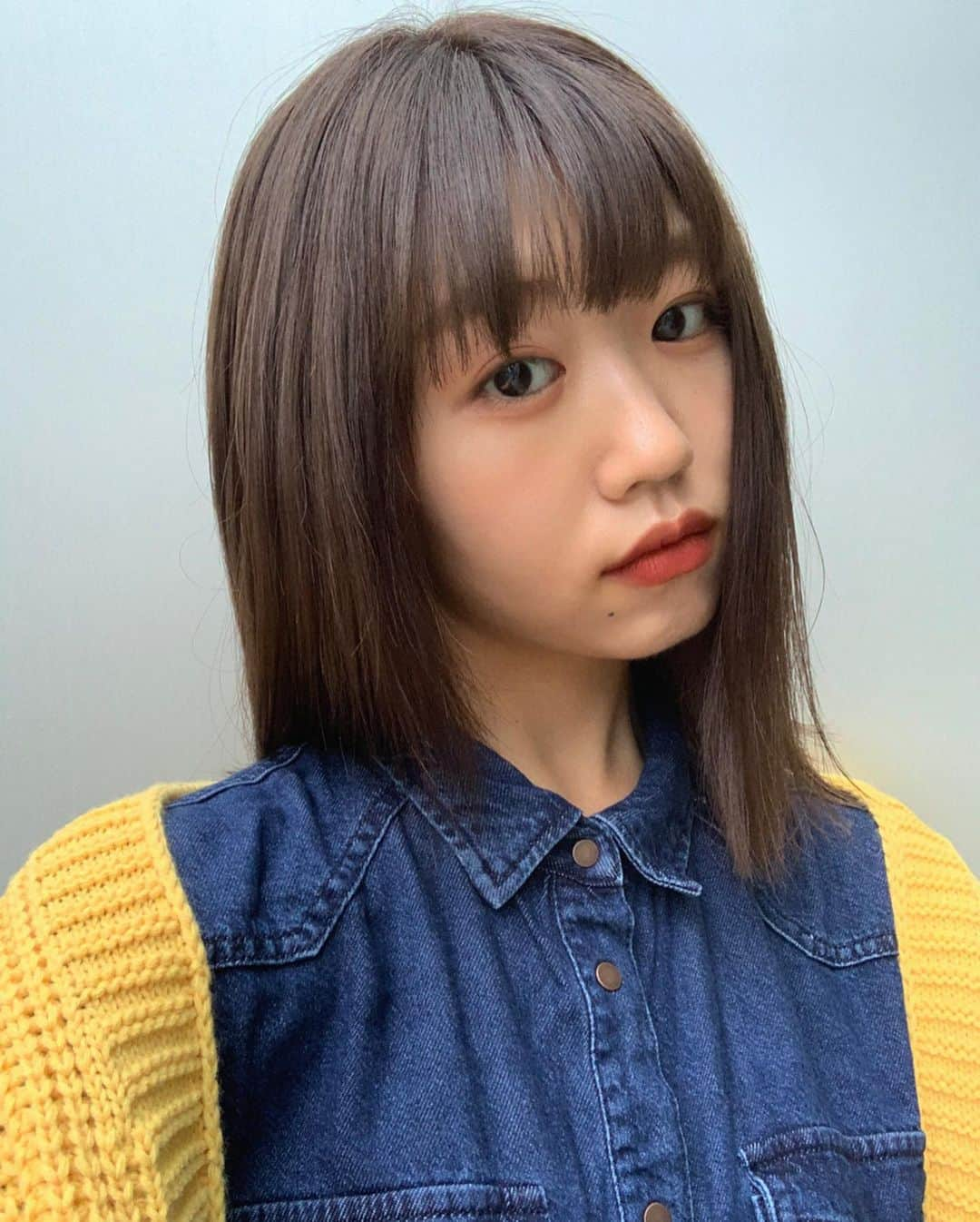 碓井玲菜さんのインスタグラム写真 - (碓井玲菜Instagram)「大好きな @moumiii.03.30 さんにカラーと 前髪ちょっぴりカットとつやつやトリートメント してもらってきたよ🐶 髪色はひたすら透明感！！！って言ってあとは フィーリングでお願いしてます。笑 みなさん台風お気をつけてくださいね。」10月11日 17時06分 - reina_usui