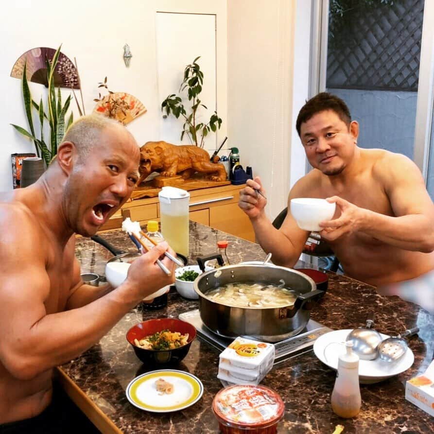 永田裕志さんのインスタグラム写真 - (永田裕志Instagram)「道場にてトレーニング後、本間選手と豚チリちゃんこ鍋を頂きました。 #永田裕志  #本間朋晃  #新日本プロレス道場」10月11日 17時13分 - yuji_nagata