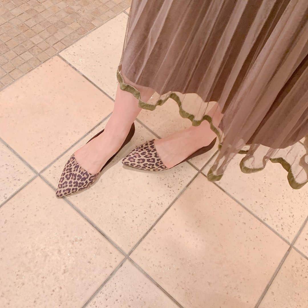 SHIHORINさんのインスタグラム写真 - (SHIHORINInstagram)「♡﻿ ﻿ 𝒩𝒸𝓌…❤︎﻿ ﻿ 足元も秋仕様に🍂﻿ @launa_lea のレオパード柄のパンプス❤︎﻿ 履き心地がよくてヘビロテ中☺️﻿ ﻿ 他にも可愛いshoesがいっぱいあった〜👠﻿ ﻿ ﻿ #ラウナレア #神パンプス #launalea #leopard #leopardshoes #パンプス #秋シューズ #秋コーデ #レオパード #レオパードパンプス #レオパードシューズ #チュールスカート #ベロアスカート #plumemignon #足元倶楽部 ﻿#あしもと倶楽部」10月11日 17時16分 - shihoriiin49