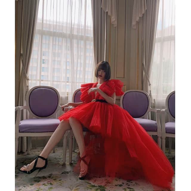 玉城ティナさんのインスタグラム写真 - (玉城ティナInstagram)「#project🖤  @hm @giambattistavalliparis  @ninagawamika  全貌をお楽しみに🤗🍂」10月11日 17時17分 - tinapouty