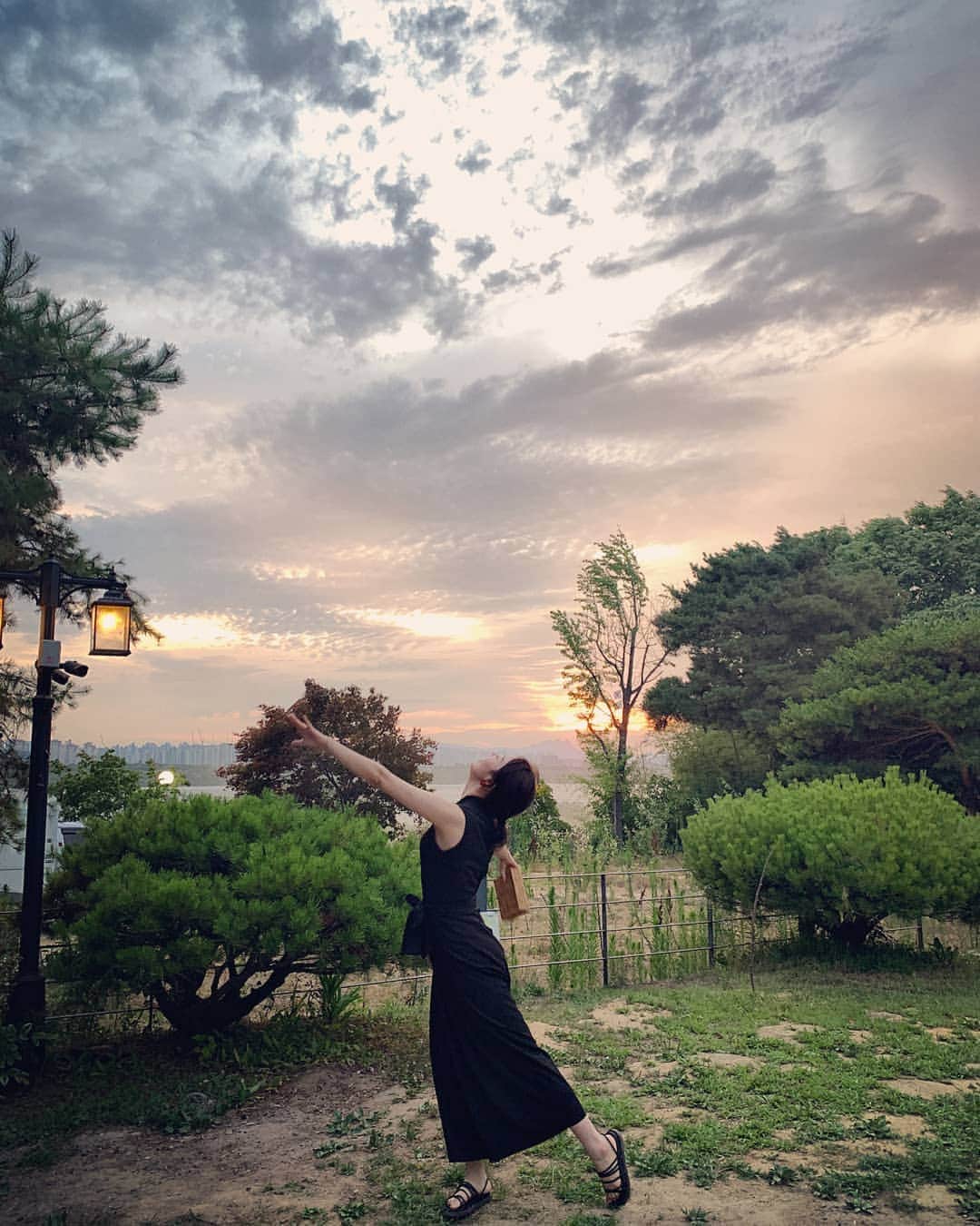 ユン・ダヨンさんのインスタグラム写真 - (ユン・ダヨンInstagram)「날이 좋아서 춤을~ 놀았으니 일해야지😊」10月11日 17時38分 - _yundayeong