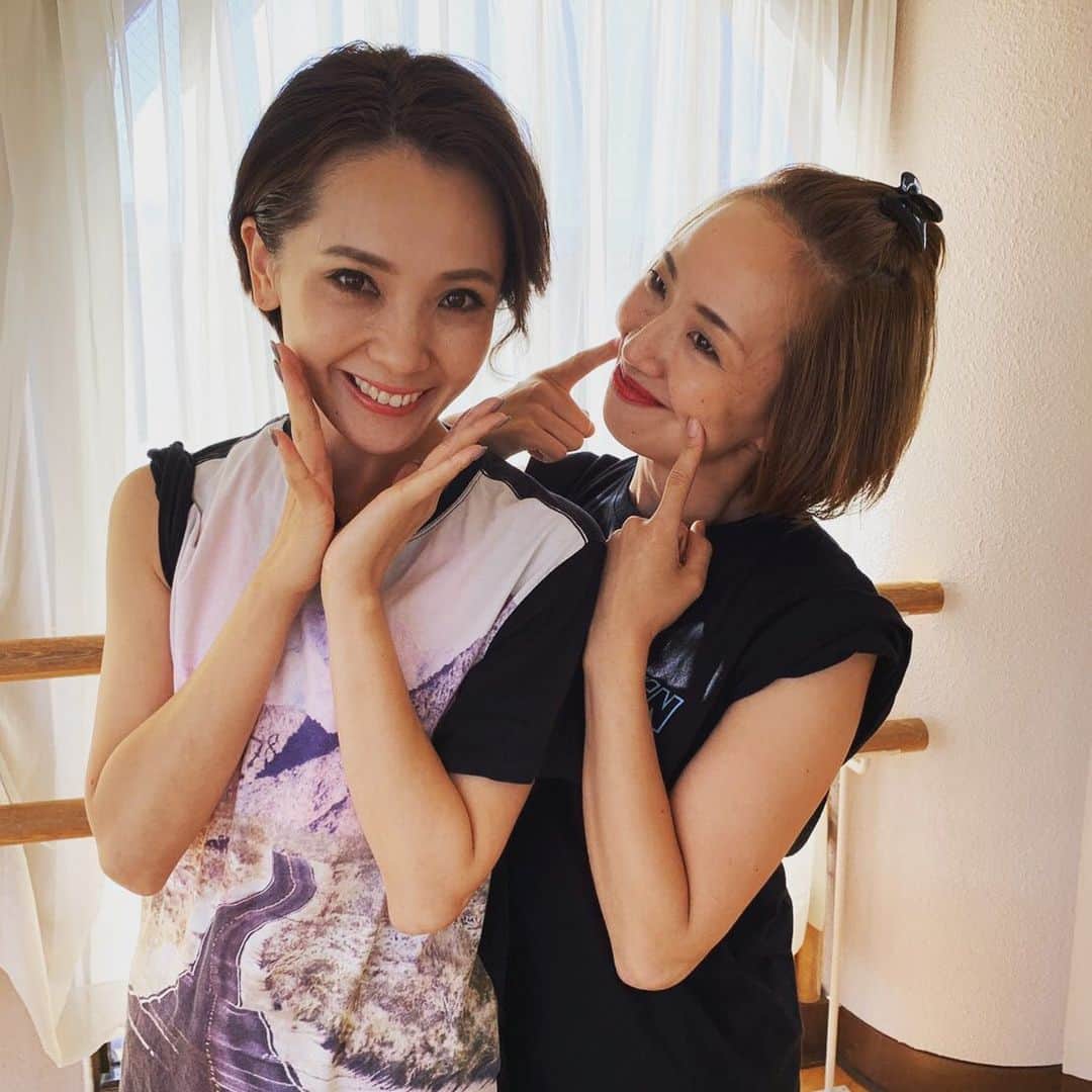 貴千碧のインスタグラム：「壱城あずささんのバースデートークライブ延期日程が決定致しました。. . . . . 11／10(日) 12:30〜13:50 お食事  14:00〜 100分予定 ショー. . 如水会館にて. . .  この短い期間の間、開催に向けご尽力頂きました全ての皆々様に心から感謝致します。 誠にありがとうございます。  このライブに関わって下さっています全ての方が本当に愛を込めて作っている作品です。12日観に来て下さる予定でした皆々様がいらして頂ける日程でありますように😭🙏そしてこの日なら行ける！！という方がいて下さいましたら幸いです☺️🙏 . . .」