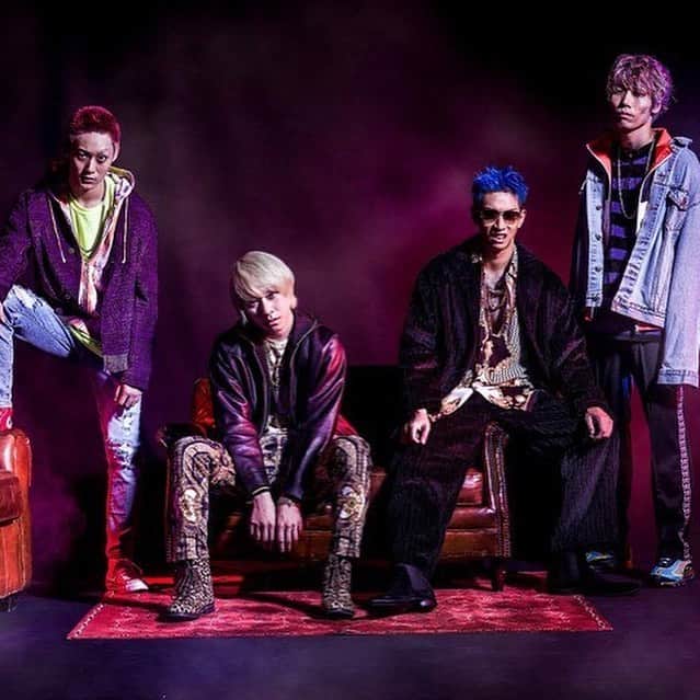 落合モトキのインスタグラム：「映画『HiGH&LOW THE WORST』 「金平兄弟」の凶悪集団“牙斗螺”解禁！  台風がさって 行けそうだったら 劇場へ足をお運びいただけたら☺️ #気分はビリーアイリッシュ」