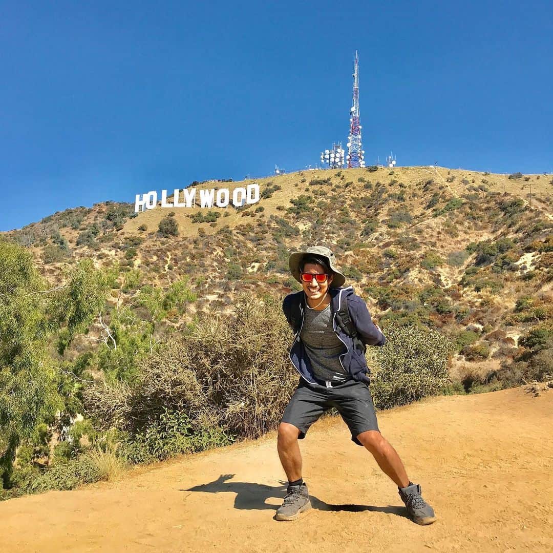 玉城大志さんのインスタグラム写真 - (玉城大志Instagram)「Let’s jump 🤣‼️ . はしゃいでる32歳です‼️笑 新しいYoutube動画配信してます。プロフィールから飛べます✋ . #hollywood #hiking #jump #youtube #lalalanders」10月11日 18時28分 - taishi.0621