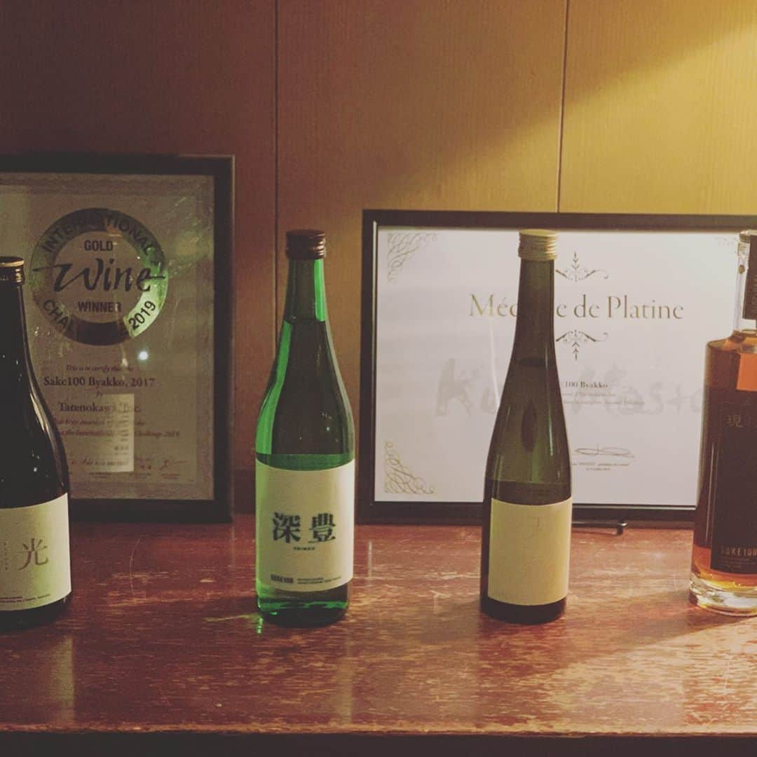 緑川静香さんのインスタグラム写真 - (緑川静香Instagram)「【しーたん日本酒録】  SAKE100 百光-byakko-  楯の川酒造 精米歩合18%、上品でなめらか綺麗な甘味。  深豊-shinho-  数馬酒造 生酛造り、精米歩合70%、深き旨味。  天彩-amairo-  美吉野醸造 まるでデザートのよう、とろける甘味。  現外-gengai-  沢の鶴 奇跡。絡み合う複雑味はもううなるほど、五感が震えた。  様々な温度帯のSAKE100の日本酒達と合わせるペアリングディナー。 思わず笑顔がこぼれてしまう、幸せの時間でした☺️✨ まさに相乗効果。食事とのマリアージュは日本酒の楽しみ方で一番好き。 和食以外にも抜群に合うんだぞ❤️ #しーたん日本酒録 #日本酒 #日本酒女子 #百光 #深豊 #天彩 #現外 #パレスホテル東京 #sake #japanesesake #sakestagram #sakebottle #sake100 #saketimes #grandkitchen  #皆様台風くれぐれもお気をつけて #私も引きこもります #どうか被害が大きくなりませんように」10月11日 18時29分 - midorikawa_shizuka