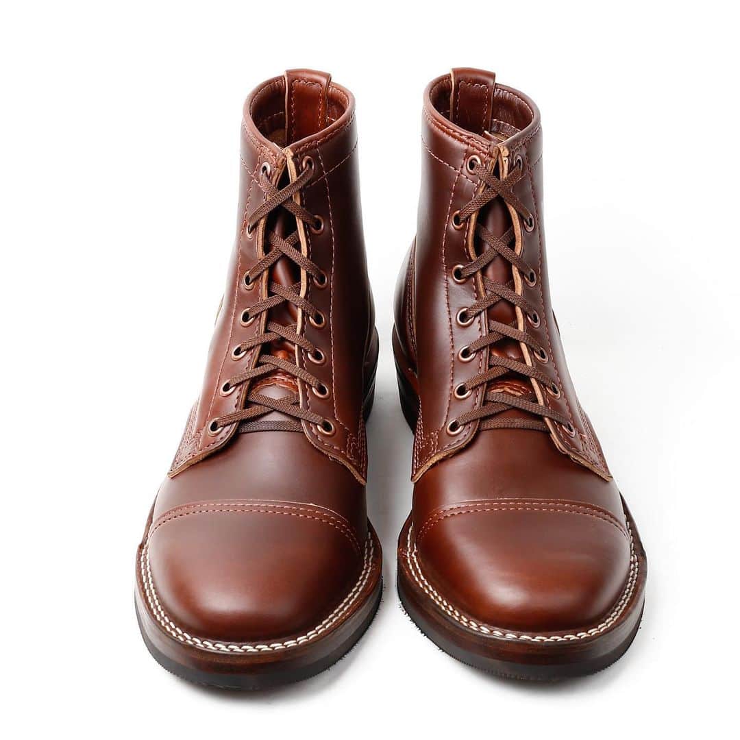 ウェスコさんのインスタグラム写真 - (ウェスコInstagram)「. 【Shoemaker Family Collection】限定モデル発表！ . このたび、ウエスコ社がプロデュースする限定モデル『Shoemaker Family Collection.』が発表となりました。このモデルは101年目を迎えたWESCOの歴史を振り返り、欠かすことの出来ない人物に感謝の意が込められラインナップされている"Robert William”、"Hendrik”、"Johannes”(シューメイカーファミリーネーム)の3モデルがベースとなっています。レザーはホースハイドを始めとする限定レザーが含まれた全12型。インソールには"Family Collection LOGO”が入り、専用ボックスや100周年のウエスコロゴを刺繍したフランネル・ダストバッグ、ダストクロス、クリーナー／コンディショナーも付属しています。 . WESCO JAPAN直営店では下記の日程で受注会を開催します。期間中は全てのサンプルブーツをご覧頂けるほか、ご試着も可能ですので、ご来店の上お確かめください。 =Shoemaker Family Collection受注会日程= WESCO JAPAN大阪…10月12日(土)〜16日(水) WESCO恵比寿…10月19日(土)〜21日(月) WESCO世田谷…10月26日(土)〜28日(月) ※受注期間は2019年10月31日（日）までとなっております。 . 《HENDRIK -Toe Cap-＆Dress Toe Cap》 レザーはナチュラルエセックス(ベジタブルタンニン)、ブラウンホースハイドが選ばれ、レザートウキャップのデザインはスタンダードの"Toe Cap"と、パンチングが入る"Dress Toe Cap"の２種類、合計４パターン用意されました。 . DETAIL ●NAT907P269TC Natural Essex Leather 7" Height #269 Vibram® Heels 1 Lift Lower Than Std. Heel Height Copper Eyelets Honey Leather Laces Toe Caps Brown Leather Family Collection Insert . ●BRH907P269TC Brown Horsehide Leather 7" Height #269 Vibram® Heels 1 Lift Lower Than Std. Heel Height Copper Ox Eyelets Brown Waxed Laces Toe Caps Brown Leather Family Collection Insert . ●NAT907P269TC Natural Essex Leather 7" Height #269 Vibram® Heels 1 Lift Lower Than Std. Heel Height Copper Eyelets Honey Leather Laces Dress Toe Caps Brown Leather Family Collection Insert . ●BRH907P269TC Brown Horsehide Leather 7" Height #269 Vibram® Heels 1 Lift Lower Than Std. Heel Height Copper Ox Eyelets Brown Waxed Laces Dress Toe Caps Brown Leather Family Collection Insert . #wesco  #HENDRIK #HorsehideLeather #LimitedModel #wesco #wescoboots #since1918 #oregon #scappoose #madeinusa🇺🇸 #wescojapan #wescoebisu #wescosetagaya #wescokanazawa」10月11日 18時45分 - wesco_japan
