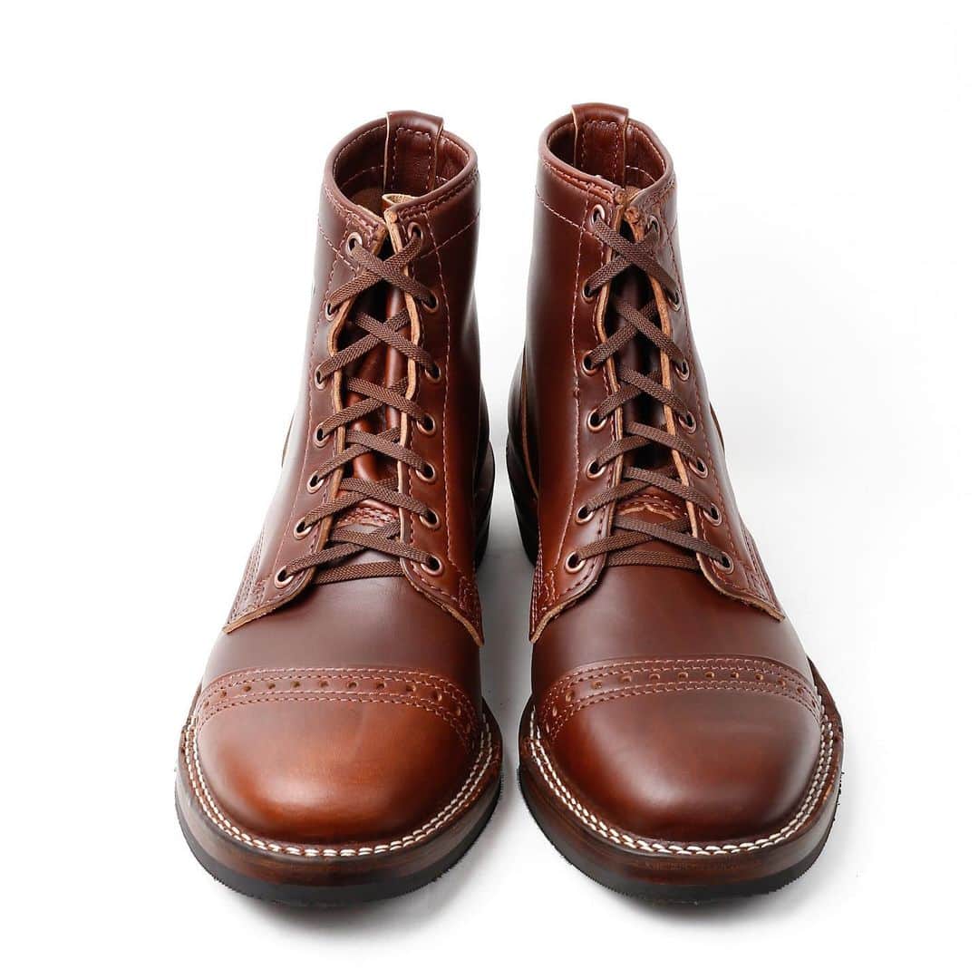 ウェスコさんのインスタグラム写真 - (ウェスコInstagram)「. 【Shoemaker Family Collection】限定モデル発表！ . このたび、ウエスコ社がプロデュースする限定モデル『Shoemaker Family Collection.』が発表となりました。このモデルは101年目を迎えたWESCOの歴史を振り返り、欠かすことの出来ない人物に感謝の意が込められラインナップされている"Robert William”、"Hendrik”、"Johannes”(シューメイカーファミリーネーム)の3モデルがベースとなっています。レザーはホースハイドを始めとする限定レザーが含まれた全12型。インソールには"Family Collection LOGO”が入り、専用ボックスや100周年のウエスコロゴを刺繍したフランネル・ダストバッグ、ダストクロス、クリーナー／コンディショナーも付属しています。 . WESCO JAPAN直営店では下記の日程で受注会を開催します。期間中は全てのサンプルブーツをご覧頂けるほか、ご試着も可能ですので、ご来店の上お確かめください。 =Shoemaker Family Collection受注会日程= WESCO JAPAN大阪…10月12日(土)〜16日(水) WESCO恵比寿…10月19日(土)〜21日(月) WESCO世田谷…10月26日(土)〜28日(月) ※受注期間は2019年10月31日（日）までとなっております。 . 《HENDRIK -Toe Cap-＆Dress Toe Cap》 レザーはナチュラルエセックス(ベジタブルタンニン)、ブラウンホースハイドが選ばれ、レザートウキャップのデザインはスタンダードの"Toe Cap"と、パンチングが入る"Dress Toe Cap"の２種類、合計４パターン用意されました。 . DETAIL ●NAT907P269TC Natural Essex Leather 7" Height #269 Vibram® Heels 1 Lift Lower Than Std. Heel Height Copper Eyelets Honey Leather Laces Toe Caps Brown Leather Family Collection Insert . ●BRH907P269TC Brown Horsehide Leather 7" Height #269 Vibram® Heels 1 Lift Lower Than Std. Heel Height Copper Ox Eyelets Brown Waxed Laces Toe Caps Brown Leather Family Collection Insert . ●NAT907P269TC Natural Essex Leather 7" Height #269 Vibram® Heels 1 Lift Lower Than Std. Heel Height Copper Eyelets Honey Leather Laces Dress Toe Caps Brown Leather Family Collection Insert . ●BRH907P269TC Brown Horsehide Leather 7" Height #269 Vibram® Heels 1 Lift Lower Than Std. Heel Height Copper Ox Eyelets Brown Waxed Laces Dress Toe Caps Brown Leather Family Collection Insert . #wesco  #HENDRIK #HorsehideLeather #LimitedModel #wesco #wescoboots #since1918 #oregon #scappoose #madeinusa🇺🇸 #wescojapan #wescoebisu #wescosetagaya #wescokanazawa」10月11日 18時45分 - wesco_japan