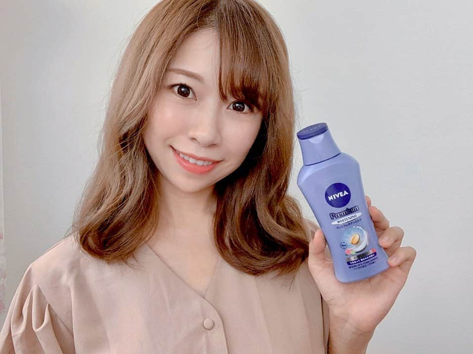 こままりえさんのインスタグラム写真 - (こままりえInstagram)「✴︎ NIVEA💐 . ニベアから新しく登場した プレミアムボディシリーズをいただきました✨ #なりたい肌 に合わせて選べる 4つのタイプがあって うるおって澄みわたる肌に導いてくれる ホワイトニングを使っています☺️ . 伸びがよく塗りやすいし さらっとした仕上がりがすき💗 今日もシトラス＆ローズの香りで #ゆったり時間 を過ごしたいと思います💐 . #ニベア #プレミアムボディミルク #プレミアムボディミルクホワイトニング #ボディミルク #pr #ホワイトニング #ホワイトニングケア #保湿 #美白 #シトラス #ローズ #スキンケア #ボディケア #ボディメンテナンス #美容 #美容好き #美容好きな人と繋がりたい」10月11日 18時41分 - komamarie