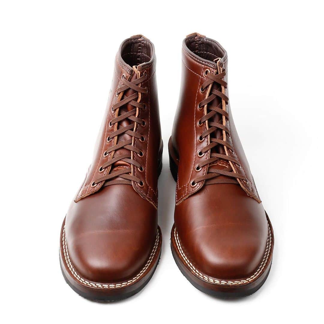 ウェスコさんのインスタグラム写真 - (ウェスコInstagram)「. 【Shoemaker Family Collection】限定モデル発表！ . このたび、ウエスコ社がプロデュースする限定モデル『Shoemaker Family Collection.』が発表となりました。このモデルは101年目を迎えたWESCOの歴史を振り返り、欠かすことの出来ない人物に感謝の意が込められラインナップされている"Robert William”、"Hendrik”、"Johannes”(シューメイカーファミリーネーム)の3モデルがベースとなっています。レザーはホースハイドを始めとする限定レザーが含まれた全12型。インソールには"Family Collection LOGO”が入り、専用ボックスや100周年のウエスコロゴを刺繍したフランネル・ダストバッグ、ダストクロス、クリーナー／コンディショナーも付属しています。 . WESCO JAPAN直営店では下記の日程で受注会を開催します。期間中は全てのサンプルブーツをご覧頂けるほか、ご試着も可能ですので、ご来店の上お確かめください。 =Shoemaker Family Collection受注会日程= WESCO JAPAN大阪…10月12日(土)〜16日(水) WESCO恵比寿…10月19日(土)〜21日(月) WESCO世田谷…10月26日(土)〜28日(月) ※受注期間は2019年10月31日（日）までとなっております。 . 《JOHANNES》 レザーはブラックホースハイド、ナチュラルエセックス(ベジタブルタンニン)、ブラウンホースハイドの３カラーが用意されました。 . DETAIL ●BKH907FPLL269 Black Horsehide 7" Height Black Leather Lining #269 Vibram® Nordic Brass Eyelets Black Waxed Flat Laces Black Leather Family Collection Insert . ●NAT907FPLL269 Natural Essex Leather 7" Height Buckskin Leather Lining #269 Vibram® Copper Eyelets Honey Leather Laces Burlap Leather Family Collection Insert . ●BRH907FPLL269 Brown Horsehide Leather 7" Height Brown Leather Lining #269 Vibram® Copper Ox Eyelets Brown Waxed Laces Brown Leather Family Collection Insert . #wesco  #JOHANNES #HorsehideLeather #LimitedModel #wesco #wescoboots #since1918 #oregon #scappoose #madeinusa🇺🇸 #wescojapan #wescoebisu #wescosetagaya #wescokanazawa」10月11日 19時02分 - wesco_japan