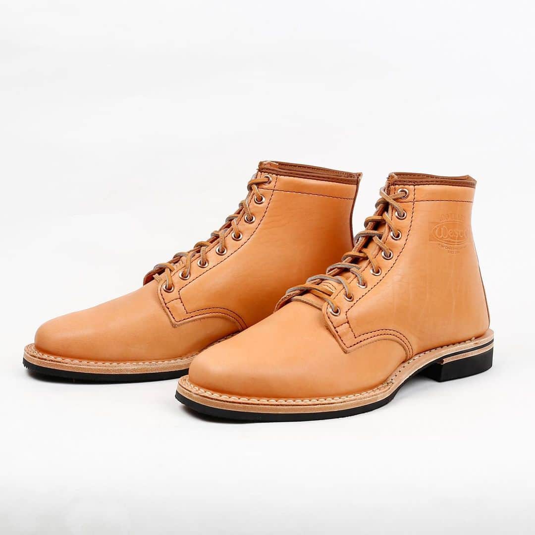 ウェスコさんのインスタグラム写真 - (ウェスコInstagram)「. 【Shoemaker Family Collection】限定モデル発表！ . このたび、ウエスコ社がプロデュースする限定モデル『Shoemaker Family Collection.』が発表となりました。このモデルは101年目を迎えたWESCOの歴史を振り返り、欠かすことの出来ない人物に感謝の意が込められラインナップされている"Robert William”、"Hendrik”、"Johannes”(シューメイカーファミリーネーム)の3モデルがベースとなっています。レザーはホースハイドを始めとする限定レザーが含まれた全12型。インソールには"Family Collection LOGO”が入り、専用ボックスや100周年のウエスコロゴを刺繍したフランネル・ダストバッグ、ダストクロス、クリーナー／コンディショナーも付属しています。 . WESCO JAPAN直営店では下記の日程で受注会を開催します。期間中は全てのサンプルブーツをご覧頂けるほか、ご試着も可能ですので、ご来店の上お確かめください。 =Shoemaker Family Collection受注会日程= WESCO JAPAN大阪…10月12日(土)〜16日(水) WESCO恵比寿…10月19日(土)〜21日(月) WESCO世田谷…10月26日(土)〜28日(月) ※受注期間は2019年10月31日（日）までとなっております。 . 《JOHANNES》 レザーはブラックホースハイド、ナチュラルエセックス(ベジタブルタンニン)、ブラウンホースハイドの３カラーが用意されました。 . DETAIL ●BKH907FPLL269 Black Horsehide 7" Height Black Leather Lining #269 Vibram® Nordic Brass Eyelets Black Waxed Flat Laces Black Leather Family Collection Insert . ●NAT907FPLL269 Natural Essex Leather 7" Height Buckskin Leather Lining #269 Vibram® Copper Eyelets Honey Leather Laces Burlap Leather Family Collection Insert . ●BRH907FPLL269 Brown Horsehide Leather 7" Height Brown Leather Lining #269 Vibram® Copper Ox Eyelets Brown Waxed Laces Brown Leather Family Collection Insert . #wesco  #JOHANNES #HorsehideLeather #LimitedModel #wesco #wescoboots #since1918 #oregon #scappoose #madeinusa🇺🇸 #wescojapan #wescoebisu #wescosetagaya #wescokanazawa」10月11日 19時02分 - wesco_japan