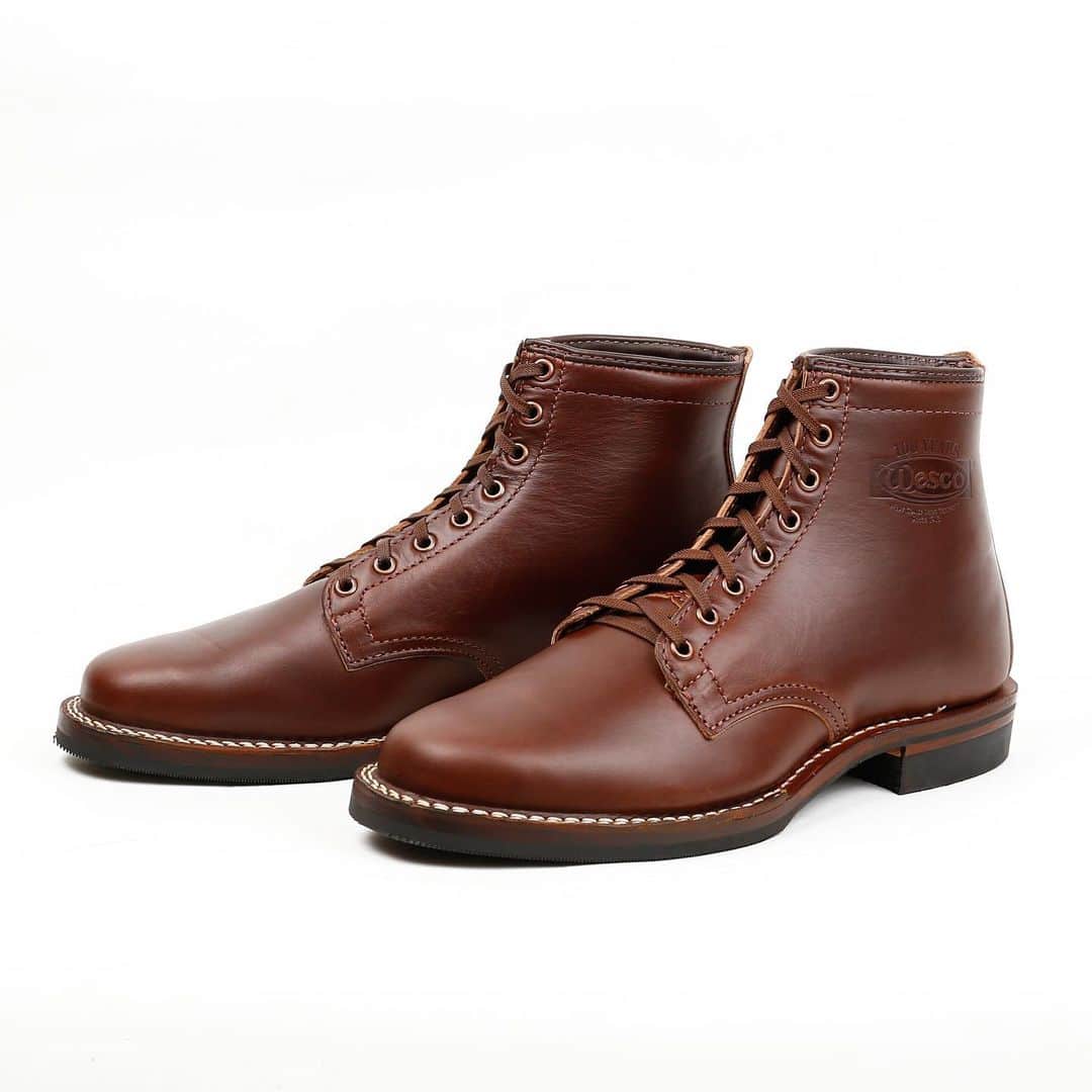 のインスタグラム：「. 【Shoemaker Family Collection】限定モデル発表！ . このたび、ウエスコ社がプロデュースする限定モデル『Shoemaker Family Collection.』が発表となりました。このモデルは101年目を迎えたWESCOの歴史を振り返り、欠かすことの出来ない人物に感謝の意が込められラインナップされている"Robert William”、"Hendrik”、"Johannes”(シューメイカーファミリーネーム)の3モデルがベースとなっています。レザーはホースハイドを始めとする限定レザーが含まれた全12型。インソールには"Family Collection LOGO”が入り、専用ボックスや100周年のウエスコロゴを刺繍したフランネル・ダストバッグ、ダストクロス、クリーナー／コンディショナーも付属しています。 . WESCO JAPAN直営店では下記の日程で受注会を開催します。期間中は全てのサンプルブーツをご覧頂けるほか、ご試着も可能ですので、ご来店の上お確かめください。 =Shoemaker Family Collection受注会日程= WESCO JAPAN大阪…10月12日(土)〜16日(水) WESCO恵比寿…10月19日(土)〜21日(月) WESCO世田谷…10月26日(土)〜28日(月) ※受注期間は2019年10月31日（日）までとなっております。 . 《JOHANNES》 レザーはブラックホースハイド、ナチュラルエセックス(ベジタブルタンニン)、ブラウンホースハイドの３カラーが用意されました。 . DETAIL ●BKH907FPLL269 Black Horsehide 7" Height Black Leather Lining #269 Vibram® Nordic Brass Eyelets Black Waxed Flat Laces Black Leather Family Collection Insert . ●NAT907FPLL269 Natural Essex Leather 7" Height Buckskin Leather Lining #269 Vibram® Copper Eyelets Honey Leather Laces Burlap Leather Family Collection Insert . ●BRH907FPLL269 Brown Horsehide Leather 7" Height Brown Leather Lining #269 Vibram® Copper Ox Eyelets Brown Waxed Laces Brown Leather Family Collection Insert . #wesco  #JOHANNES #HorsehideLeather #LimitedModel #wesco #wescoboots #since1918 #oregon #scappoose #madeinusa🇺🇸 #wescojapan #wescoebisu #wescosetagaya #wescokanazawa」