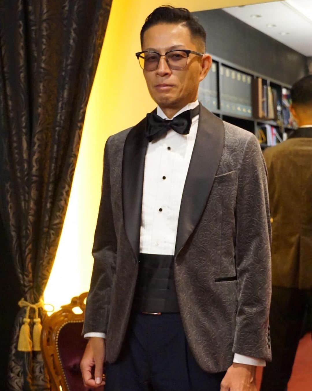Luxumさんのインスタグラム写真 - (LuxumInstagram)「ファショニスタのT様。 流石の貫禄。。。とてもお似合いです。 ・ #タキシード #tuxedo  #bespoke #ordersuit #order #suit #businesssuit #mensfashion #japan #日本 #OSAKA #ビスポーク #ここでしか作れない #オーダースーツ #スーツ #オーダースーツ大阪  #大阪  #心斎橋 #南船場 #luxum #お洒落さんと繋がりたい #orangesuit #派手なスーツ #新郎 #新郎衣装 #新郎タキシード #結婚式コーデ #結婚式」10月11日 19時00分 - order_suit_luxum