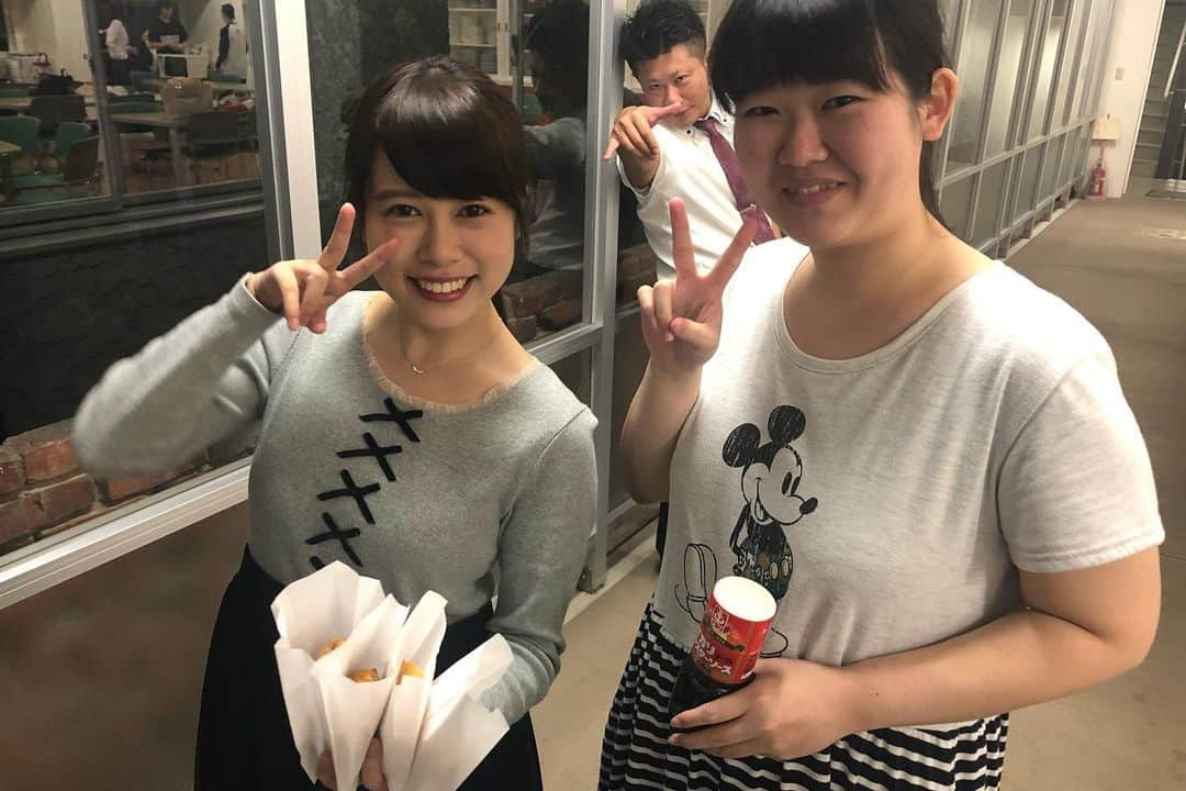 福岡女子短期大学さんのインスタグラム写真 - (福岡女子短期大学Instagram)「【学園祭まであと22日】 こんばんは、福岡女子短期大学です。 . 学園祭まで２２日！今日は夕方から模擬店で飲食出店を予定している団体による試作会が開催されました。 . 衛生面のチェック、調理工程や価格設定など担当教員と一緒に確認しました。 . 試食では「美味しいね~😋」という声があちこちから聞こえてきました。学園祭はグルメ も楽しみですね🎉 . ========[ 資料請求 ]======== . 福岡女子短期大学の大学案内📕を無料送付中です。お気軽に申し込みください🌟 . 子ども学科/健康栄養学科 音楽科/文化教養学科 . 福岡女子短期大学 住所：‪‪‪福岡県太宰府市五条四丁目16番1号‬‬‬ tel：‪‪‪092-922-4034‬‬‬（代表） ======================= . #福岡女子短期大学 #福女短 #学園祭 #風早祭 #福女短学祭 #学園祭実行委員 #学友会 #福岡グルメ #仲間 #集合写真 #笑顔 #11月2日 #11月3日 #お祭り #学園祭準備 #学園祭2019 #文化祭2019 #学校祭2019 #文化祭 #イベント #学祭実行委員 #fes #photogryaphy #schoolfestival #schoolfes #enjoycollege #japanese #笑顔が素敵  #女子大生 #大学生」10月11日 19時01分 - fukuoka_wjc