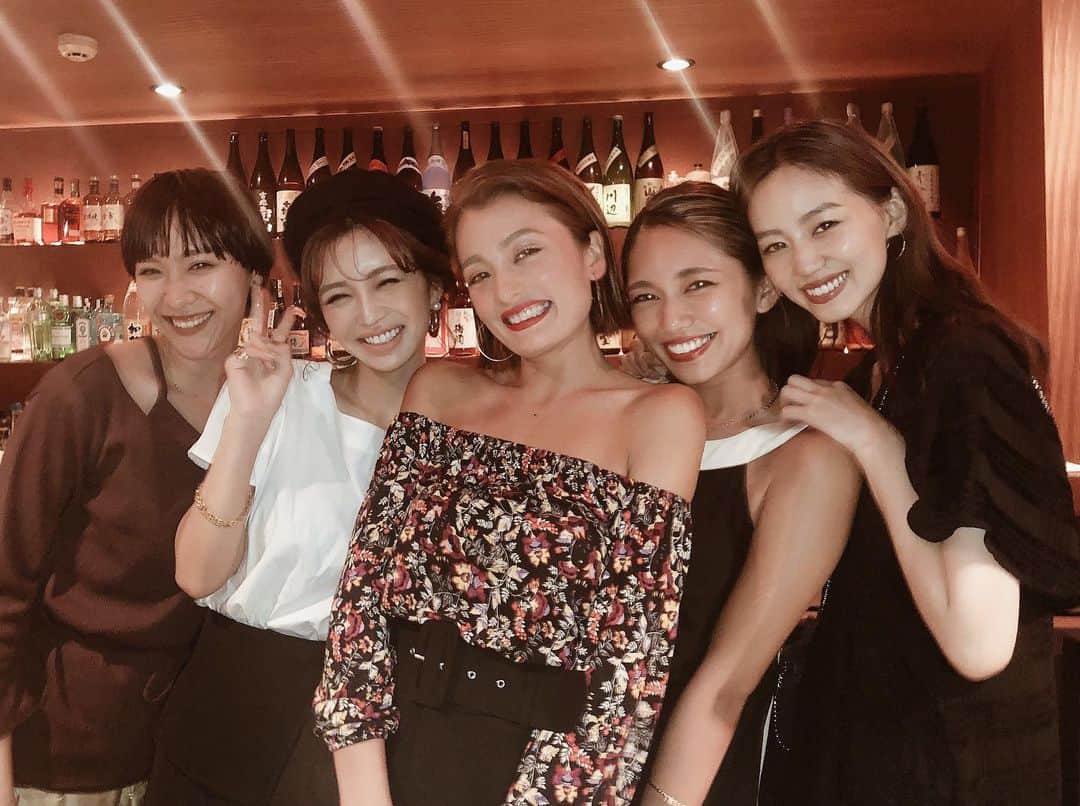 梯真奈美さんのインスタグラム写真 - (梯真奈美Instagram)「こないだはファビオラのBDお祝いで よろにくに行ったよ〜🥩🍷 みんなと集まるときは必ずと言っていいほど いつもお肉なんやけど、 お肉好きが全員大大大絶賛のよろにく🤤👏🏼❤️ あ〜〜美味しかったな〜〜🥺 思い出したらまた食べたくなってきたな〜〜😬笑 そしてそして、 ここ最近は集まるたびに みんなのいい報告が聞けて嬉しいよ☺️💓💓💓 #love」10月11日 19時16分 - official_manami