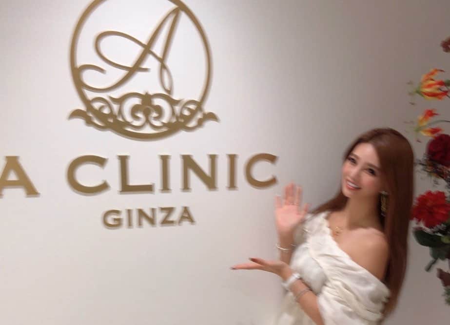 皇咲あゆさんのインスタグラム写真 - (皇咲あゆInstagram)「． ． Aスレッドしてきたよ💆‍♀️ 欲しかったエラのラインがしっかり出た♡ お肌もとっても綺麗になるし、 これからもずっと続けたい大好きな施術❣️ (服着てるし、2枚目のブレ感がお気に入り) 🏥: @a_clinic_ginza 👨‍⚕️: @dr.komatsu_rui ． aクリニックがなんで好きって スタッフさんがみーんな一流なの¨̮ いつもありがとうございます💓 ．  #Aスレッド#aclinic#aclinic銀座#Aクリニック#美容#小顔#美肌#リフトアップ#美容外科#美容皮膚科#美容クリニック#小松塁」10月11日 19時26分 - sally.0970