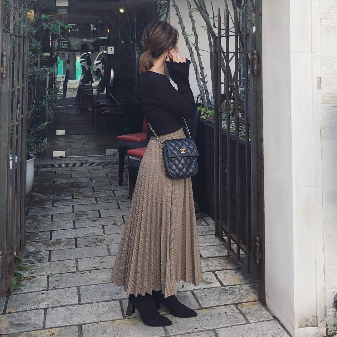 ryokoさんのインスタグラム写真 - (ryokoInstagram)「* #coordinate tops @coel_y skirt&boots #zara bag @hedy_japan #vintagechanel * 素敵なお店で @mmmcoco07 が 誕生日のお祝いをしてくれたときの🥺💗 幸せいっぱい🎂 いつもありがとう🥂✨ お料理全部美味しかったな🤤 * * #coel #code #zaramania #locari #fashion #outfitoftheday #2019aw #ザラ #ザラジョ#プチプラコーデ #秋コーデ #シンプルコーデ #きれいめカジュアル #きれいめコーデ #カジュアルコーデ」10月11日 19時30分 - ry.0123