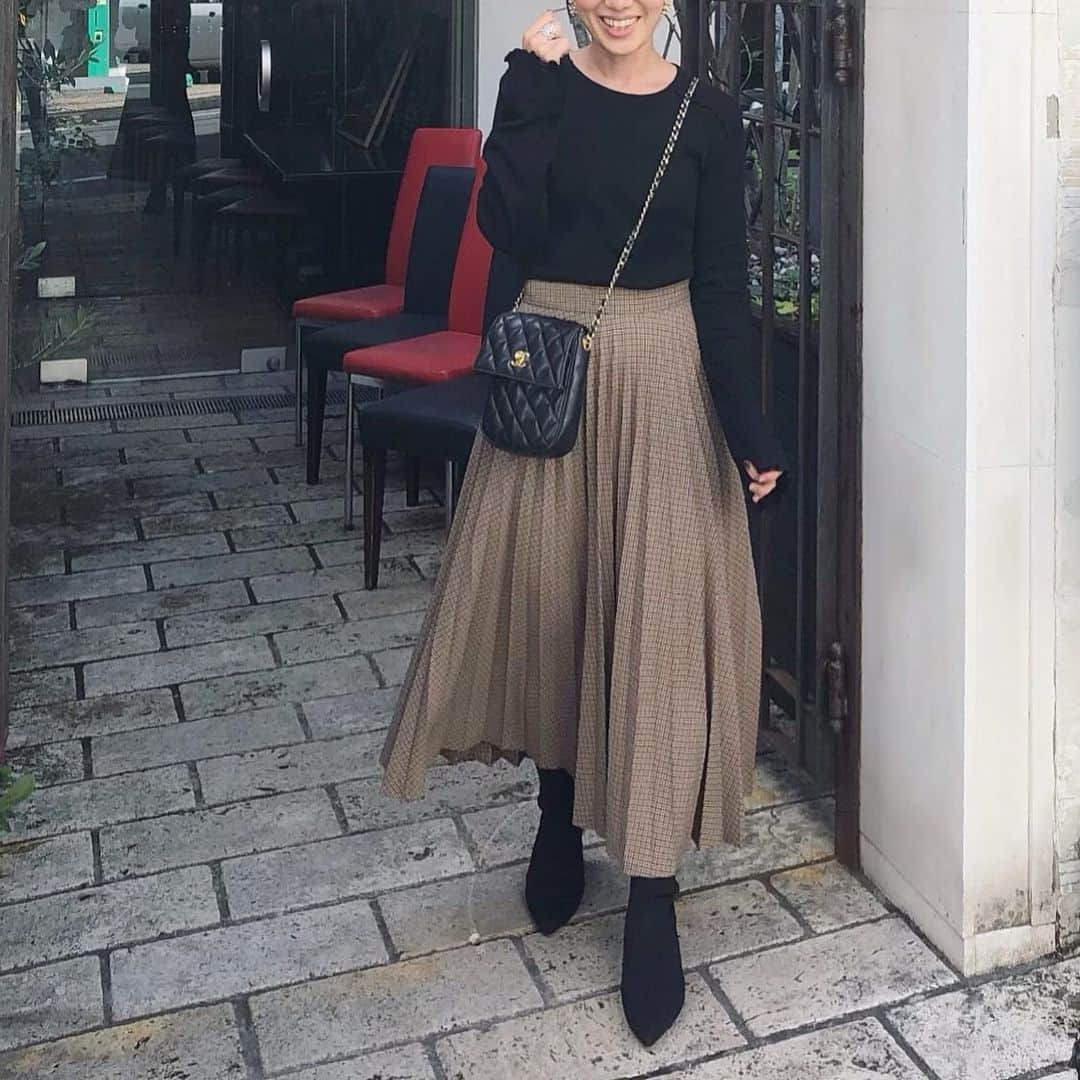 ryokoさんのインスタグラム写真 - (ryokoInstagram)「* #coordinate tops @coel_y skirt&boots #zara bag @hedy_japan #vintagechanel * 素敵なお店で @mmmcoco07 が 誕生日のお祝いをしてくれたときの🥺💗 幸せいっぱい🎂 いつもありがとう🥂✨ お料理全部美味しかったな🤤 * * #coel #code #zaramania #locari #fashion #outfitoftheday #2019aw #ザラ #ザラジョ#プチプラコーデ #秋コーデ #シンプルコーデ #きれいめカジュアル #きれいめコーデ #カジュアルコーデ」10月11日 19時30分 - ry.0123