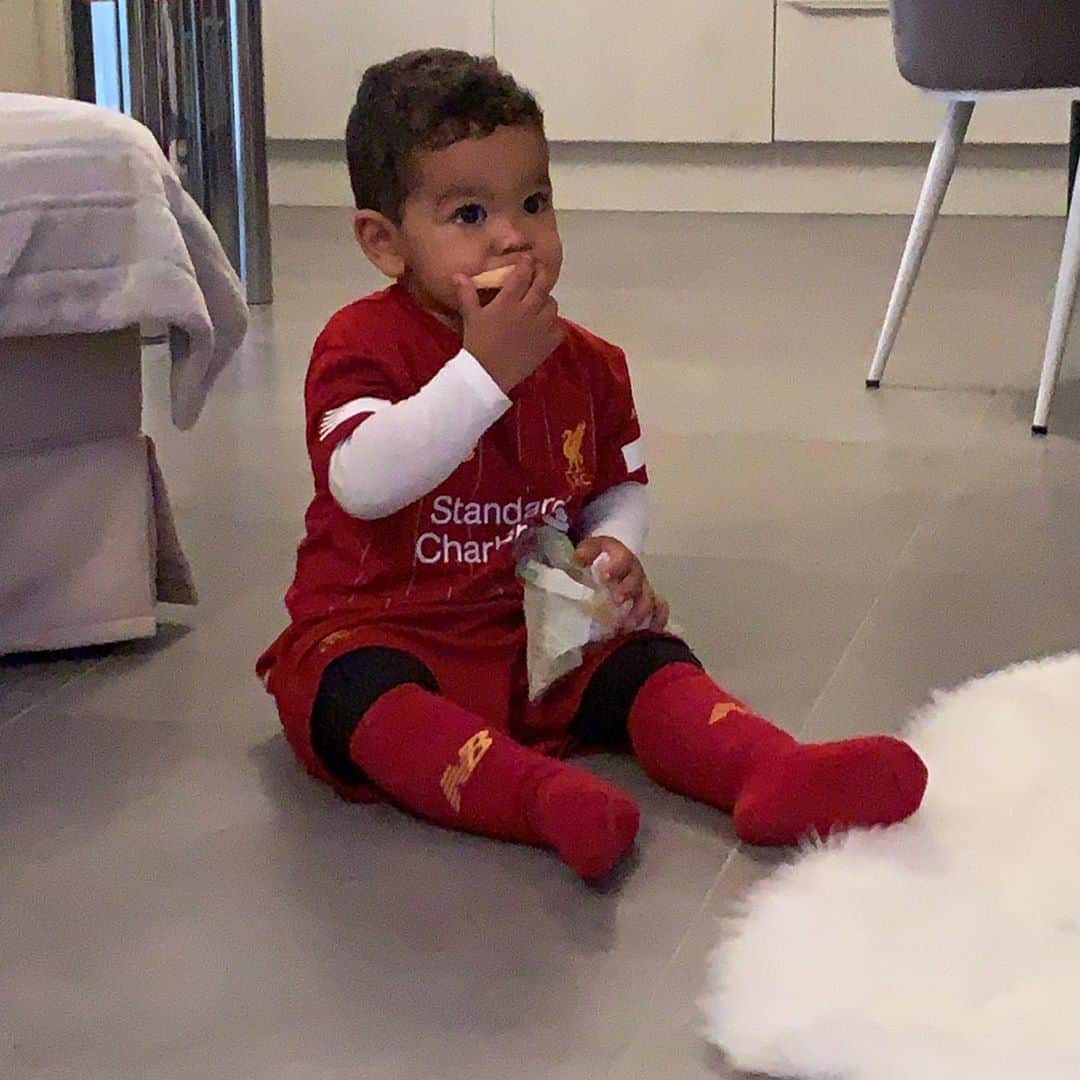 ビレル・オムラニのインスタグラム：「❤️⚽️」