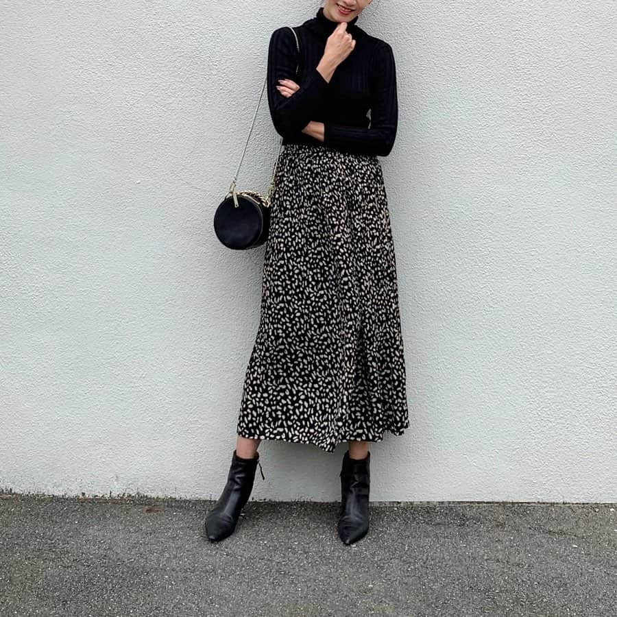 Nagiさんのインスタグラム写真 - (NagiInstagram)「. レオパード♡ 上下 @fifth_store の日☺️ . . tops.skirt. #fifth  bag. #adinamuse  shoes. #zara . . . #fifthtl#today#code#ootd#outfit#fashion#instafashion#mineby3mootd#今日の服#今日のコーデ#コーデ#ファッション#プリーツ#フェミニン#スカートコーデ#高身長コーデ#フィフス#フィットニットタートルトップス#レオパードプリーツスカート」10月11日 19時45分 - nagina001