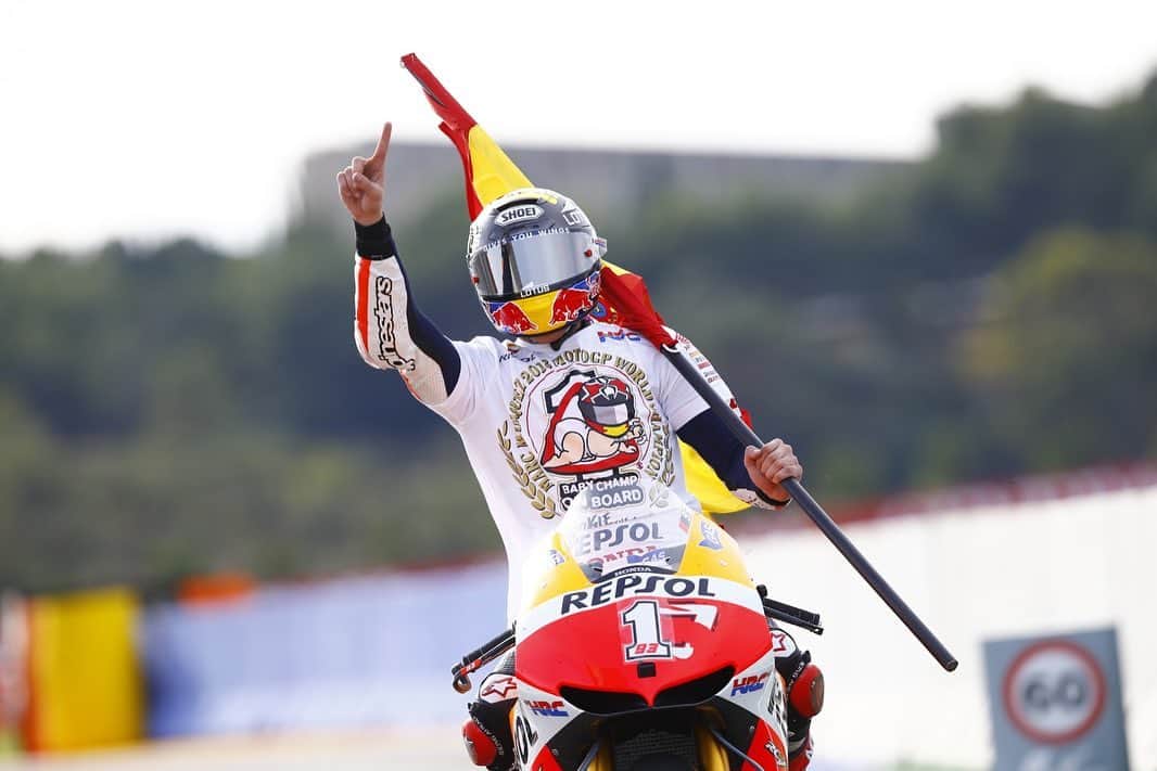 MotoGPさんのインスタグラム写真 - (MotoGPInstagram)「🎱 World Titles 🎱 different celebrations 🎉 // Swipe left ⬅️ to remember @marcmarquez93' World Champion celebrations from the very first after clinching the 2010 125cc World Championship to the #8ball 🙌 #MM93 #MotoGP #Motorcycle #Racing #Motorsport #Celebrations」10月11日 19時55分 - motogp