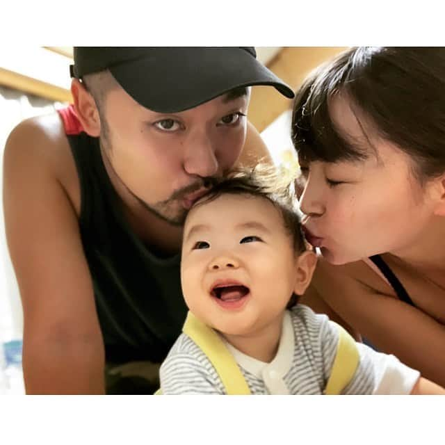 NON-Pさんのインスタグラム写真 - (NON-PInstagram)「💡2019 / 10 / 10 ユウシン、下の歯2本生えた記念日👶🏻🌟🌟 おめでとう〜㊗️💋💋 ・ でも、みんな言うてる「授乳中に乳首噛まれたらめちゃ痛い‼️😵」ってゆうのが怖い…😱 どうか、乳首ちぎれませんよーに🙏😅ww ・ そして、 台風かなりヤバいみたいで、今週末友達家族との熱海旅行は来月に延期となりました😢 悲しいけど、安全第一‼️ 明日は🏠で過ごしましょ👪💖 ・ ・ #歯が生えた #記念日 #おめでとう #日々成長 #7ヶ月ベビー  #👶🏻 #baby #boy #yuushin #友優心 #ユウシン #family #happy #smile  #cute #🤱🏻 #家族 #mylove #iloveyou #愛してる」10月11日 20時12分 - nonp_mam