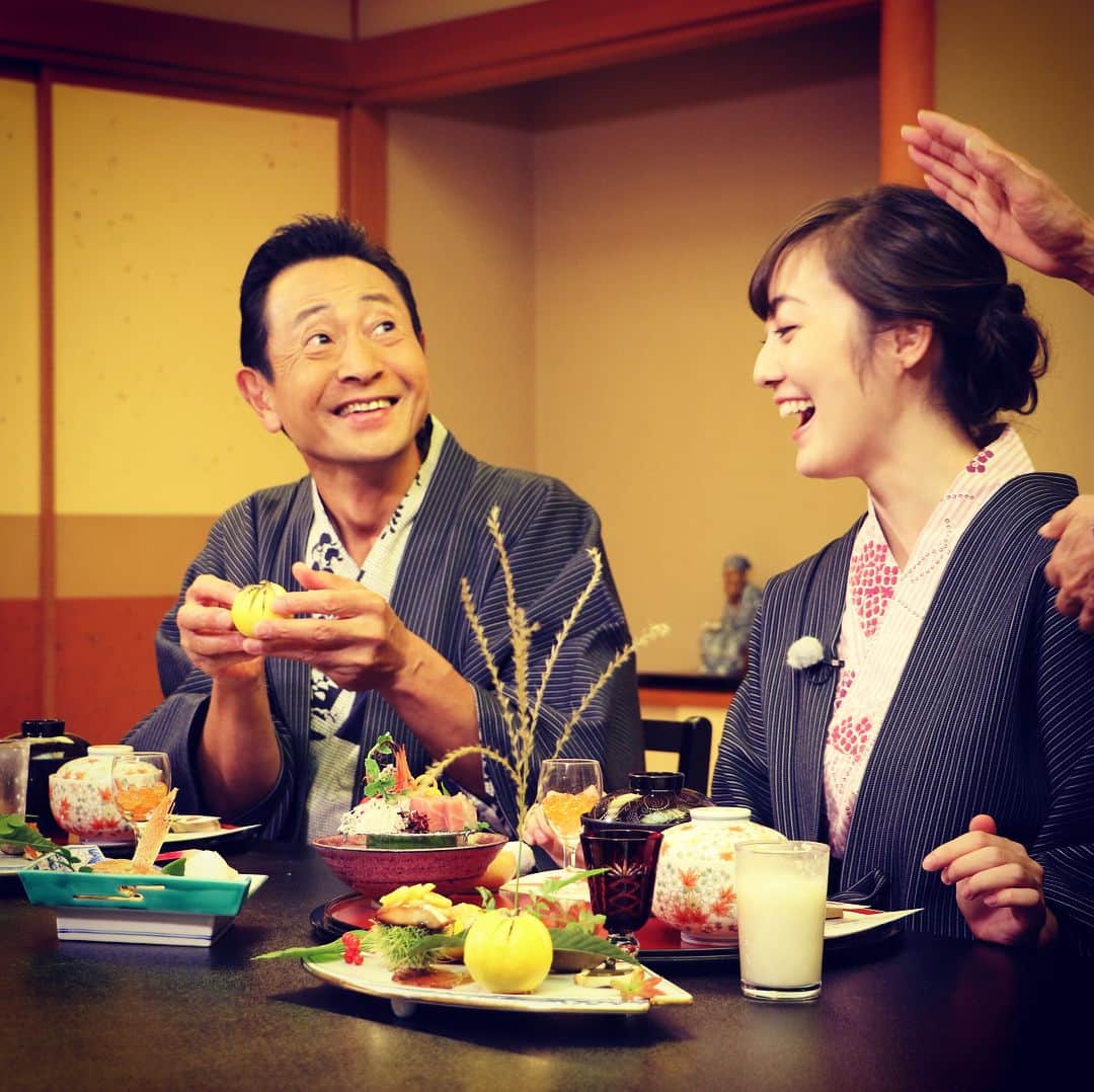 テレビ大阪「おとな旅あるき旅」さんのインスタグラム写真 - (テレビ大阪「おとな旅あるき旅」Instagram)「美味い肴と美味い酒…最高！  明日のおとな旅あるき旅（テレビ大阪）は、いざ、新潟・佐渡島へ！新潟がふるさとの三田村さんが、魅惑の島、佐渡島の魅力をたっぷり教えます！  日本海の幸をはじめ、有名な佐渡金山や米どころならではの美酒など、一度は行ってみたくなる魅力満載の旅です！お楽しみに！  明日18:30〜  #おとな旅あるき旅#テレビ大阪#三田村邦彦#松山メアリ#新潟#佐渡島#直江津#フェリー#佐渡金山#朱鷺#トキ#天然記念物#たらい舟#日本酒#米どころ#夕陽の温泉宿#のどぐろ#いくら#毛ガニ」10月11日 20時06分 - tvo.otonatabi
