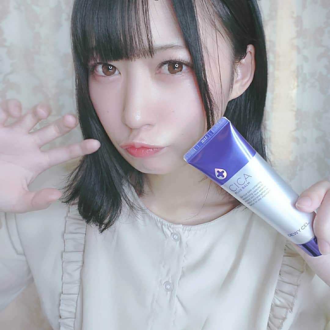 空野青空のインスタグラム：「. . 📝女子力あぷあぷ通信 . . 最近よく耳にするシカクリーム🦌 ずーっと気になってたのだけど、遂に手を出しました〜ヽ(*ﾟωﾟ)ﾉ♡♡ . . dewycel シカクリーム ┈┈┈┈┈┈┈┈┈┈ . . お肌を再生してくれてる感がすごい〜おメイクのノリがよくなる〜これはいいものだ…🤦‍♀️💕 . . 塗り心地、水分感、すごない、、！？ （動画みて〜っっ） . . 韓国🇰🇷コスメだけどAmazonでも買えちゃうありがたさ。今後とも愛用してゆくぞ〜🐯◎！ . . .  #韓国コスメ #韓国スキンケア #再生クリーム #シカクリーム #dewycel #デュセル #dewyholic #デュイホリック #cicacream #preciousvaluabledewycel #あおにゃん #空野青空 #あおねこすめ」