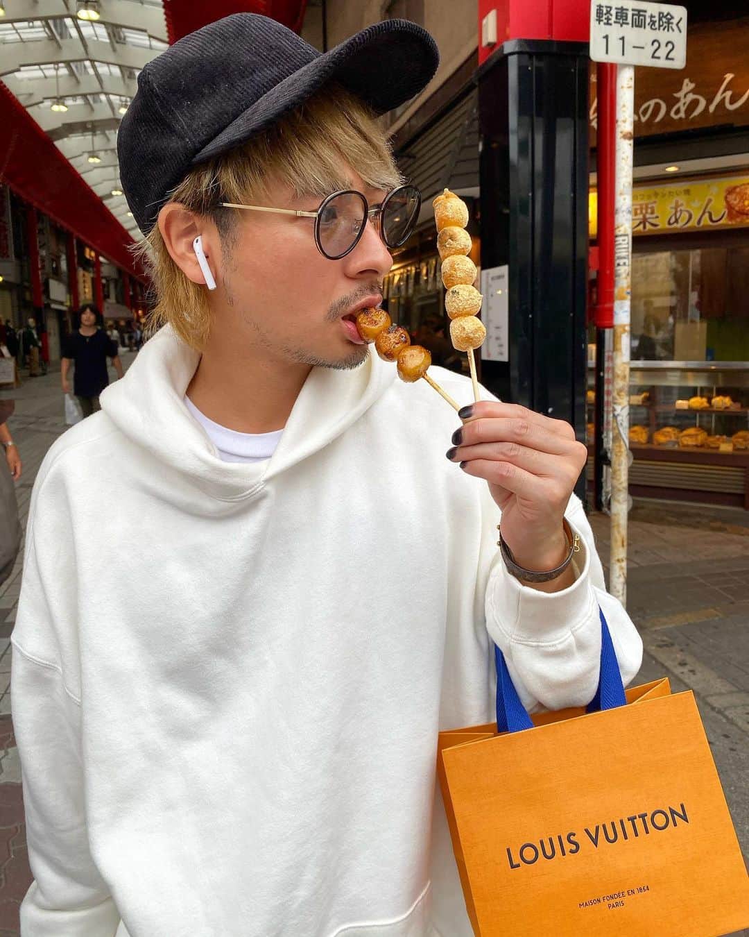 のインスタグラム：「明日、、、台風💨 本当に怖いですね😭 台風の影響で 急遽休業になりました😭 沢山のご予約頂いたお客様 本当に申し訳ございません😭 お客様、スタッフの安全第一を 考えて決断しました😭 明後日13日も 台風次第、公共交通機関次第で 時間変更もありえます、、、😭 ストーリーのチェックをお願いします🤲」