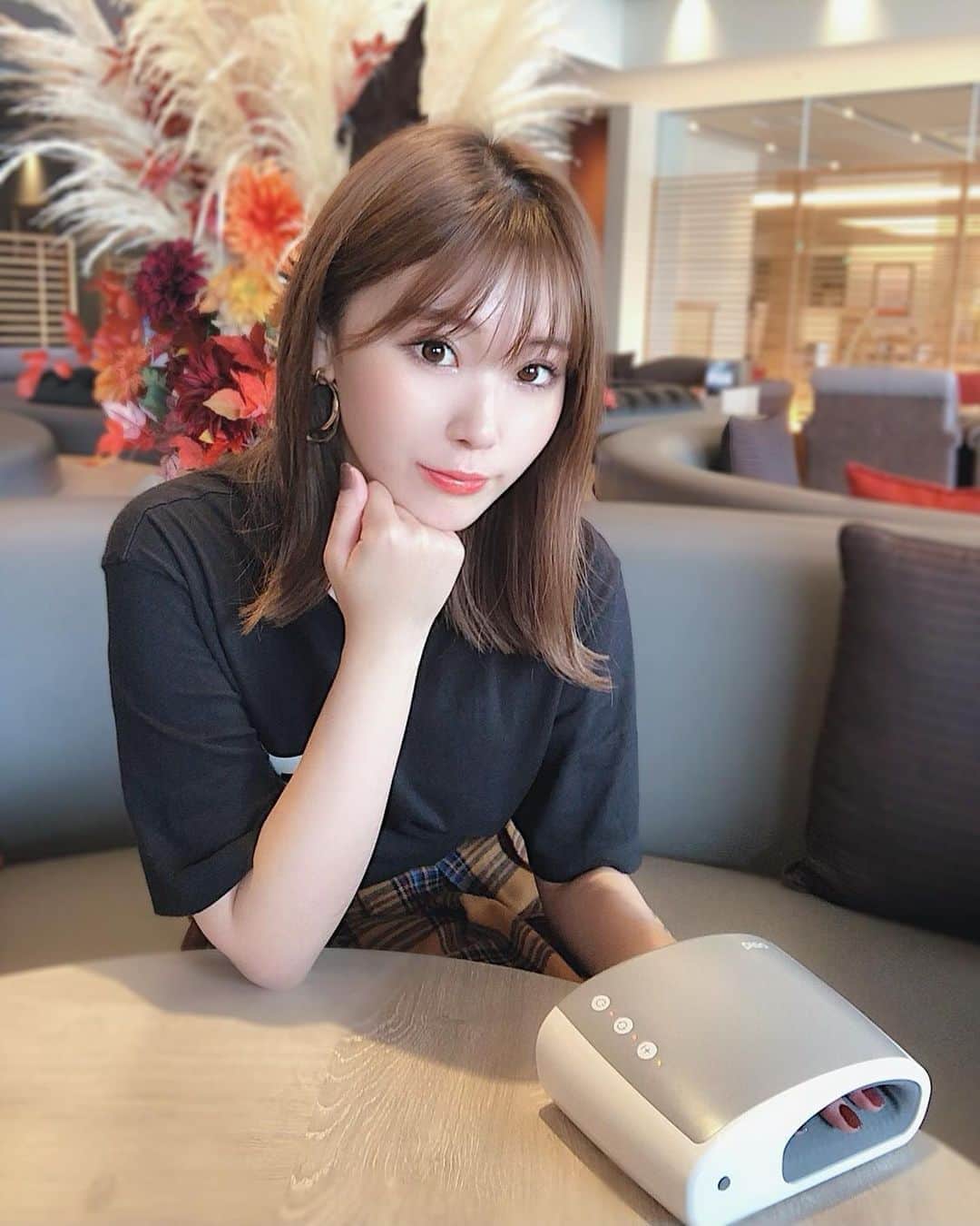 藤川沙弥のインスタグラム：「𓂅*﻿ ﻿ ﻿ 久しぶりに神戸みなと温泉蓮へ⚓️♨️﻿ ご飯も美味しいし岩盤浴もあるし﻿ 露天風呂も最高( ˊ̱˂˃ˋ̱ )﻿ デトックスされました🌿﻿ ﻿ ﻿ お食事処で御飯を待ってる間に﻿ リラクゼーショングッズのbreoが﻿ あったのでお試し𓂃♥﻿ 手のマッサージだけでも﻿ 眠たくなる位に気持ち良い😪﻿ ﻿ ﻿ ﻿ ﻿ ﻿ ﻿ #神戸みなと温泉蓮 #健康増進施設﻿ #breo #小泉成器 #マッサージャー﻿」