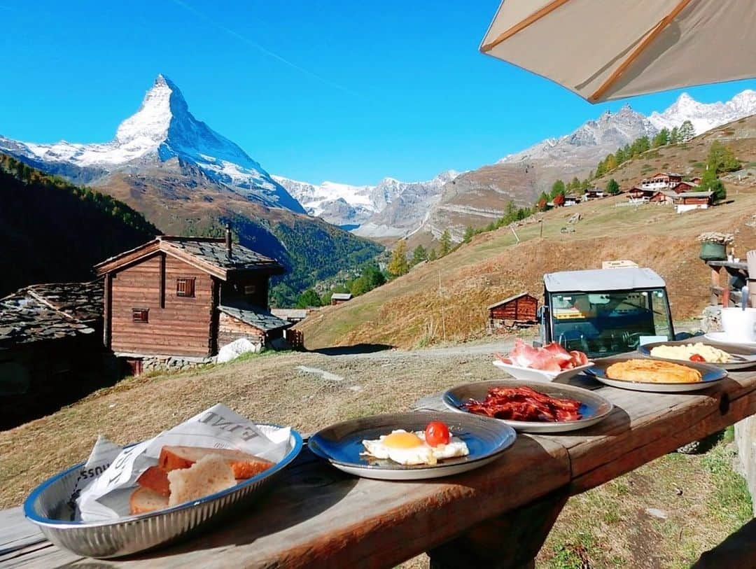 SINさんのインスタグラム写真 - (SINInstagram)「Greatest breakfast ever🍳🥓🍞🍅☕️🏔 #クララ立っちゃう系」10月11日 21時00分 - yureneiro