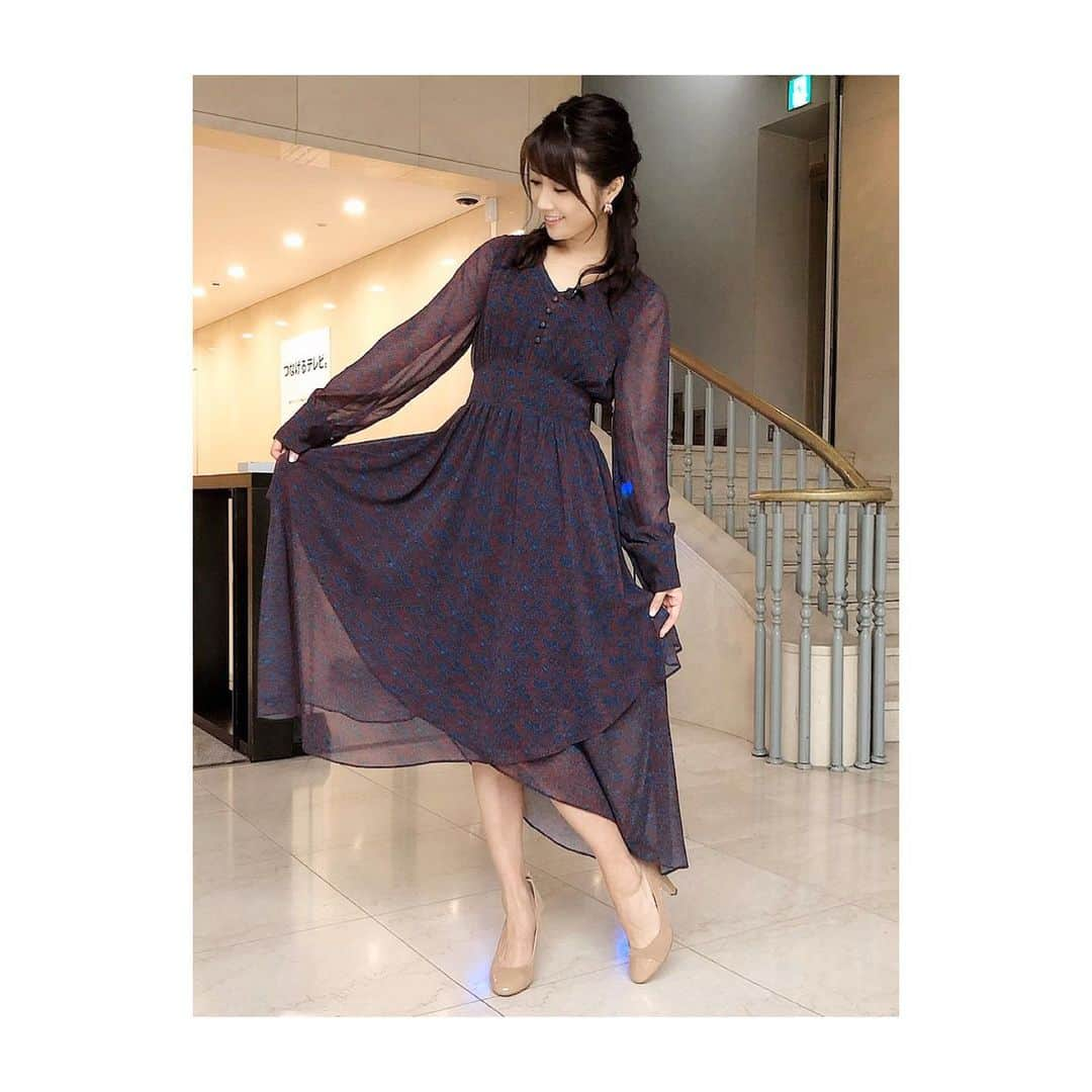 久保井朝美さんのインスタグラム写真 - (久保井朝美Instagram)「👗 裾が不規則な形をした #イレギュラーヘム ワンピ😊 ． Vネックで首元はスッキリ✨ ウエストマークで ラインが綺麗に見えます💞 ． 今朝は番組冒頭から #台風19号 の解説でした👩‍🏫 関東や東海を中心に 記録的な大雨と暴風のおそれ🌀 ． ツイッターに #台風情報 を載せています☔️ 厳重な警戒をしてください⚠️ ． #モーニングCROSS #東京インフォメーション #気象予報士 #防災士 #久保井朝美」10月11日 21時11分 - asami_k920