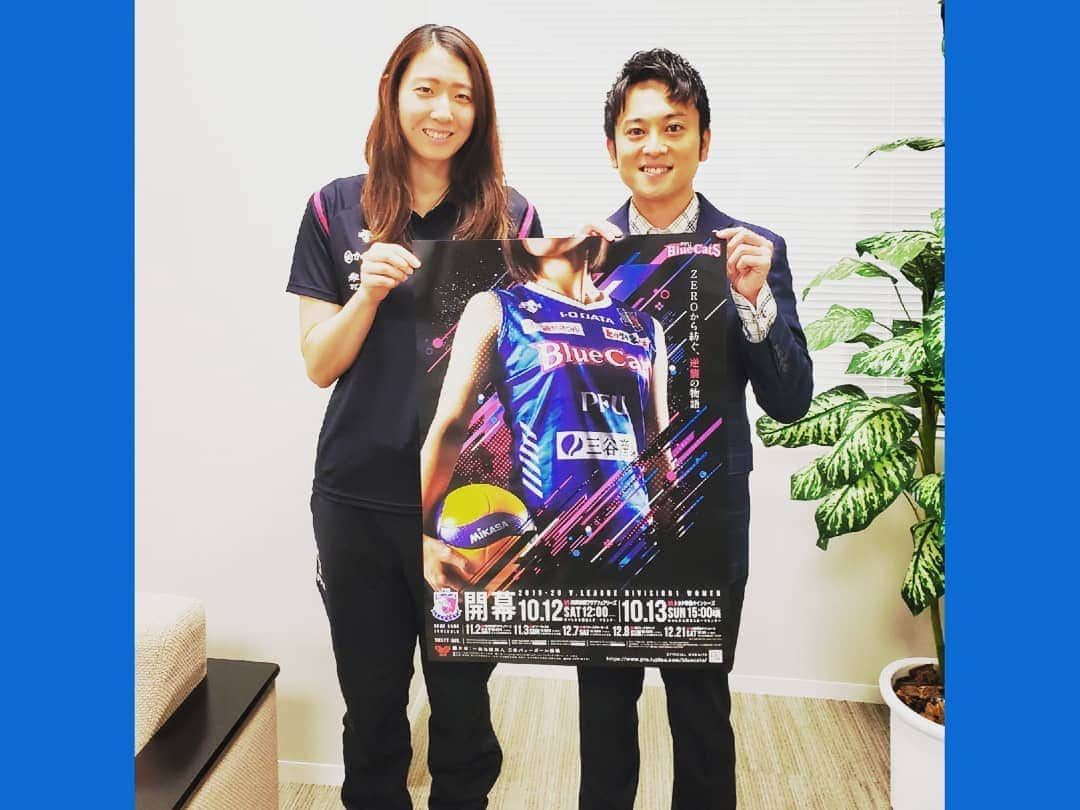 飯田嘉太さんのインスタグラム写真 - (飯田嘉太Instagram)「いよいよ明日女子バレーボールの トップリーグが開幕です‼  PFUブルーキャッツの開幕戦は KUROBEアクアフェアリーズ💥  台風が心配ですが…会場にお越し頂けない方に朗報☝️ ･ ･ 石川テレビではあすの午後③時半から試合の模様を放送✨  実況は秋末アナウンサー 解説は男子日本代表の元監督で 日本バレーボール協会女子強化委員長･寺廻太さんです👏  僕は試合後のインタビュー担当です🎤  そして、配信はありませんが 第②試合のJTマーヴェラスvsトヨタ車体クインシーズを 僕が実況します👍  配信はありませんのでいわゆる幻の実況ってやつですね😲  絶賛実況資料を作成中…💦 日本代表選手もいる注目の一戦に 今からドキドキワクワクです☺️ #バレーボール #volleyball #pfuブルーキャッツ #青猫 #江畑幸子 選手 #リーグ開幕 #北陸ダービー #いしかわ総合スポーツセンター #石川テレビ #アナウンサー #announcer #飯田嘉太」10月11日 21時28分 - kabuto_iida