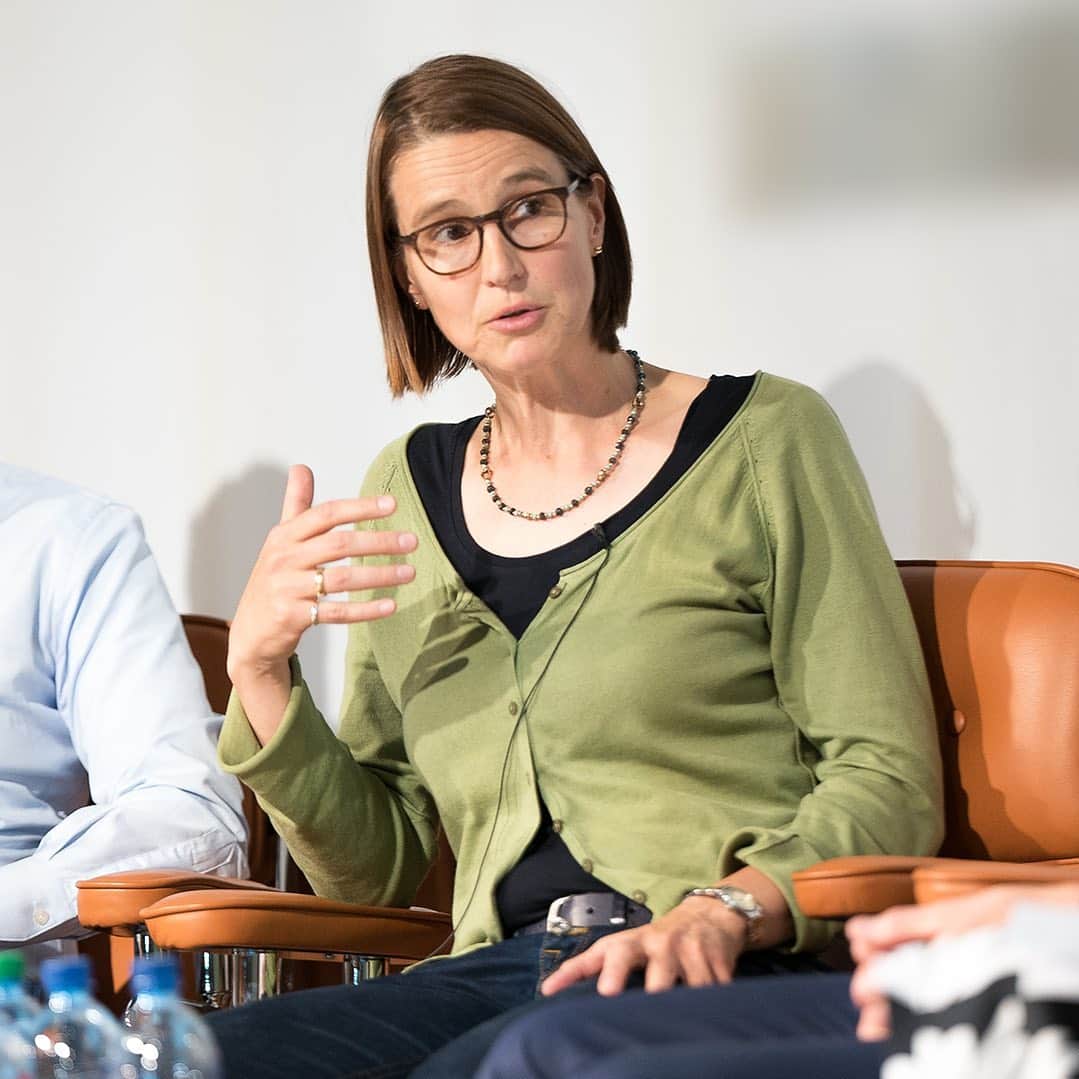 ノバルティスのインスタグラム：「“Coming out is not a once in a lifetime event.  I meet new people every week”, Carien, Novartis Associate . We are proud to celebrate Coming Out Day. We have LGBTI employee groups around the world and growing to help those in need of support. Learn more: novartis.com/pride . #loveislove #nationalcomingoutday #ncod2019」