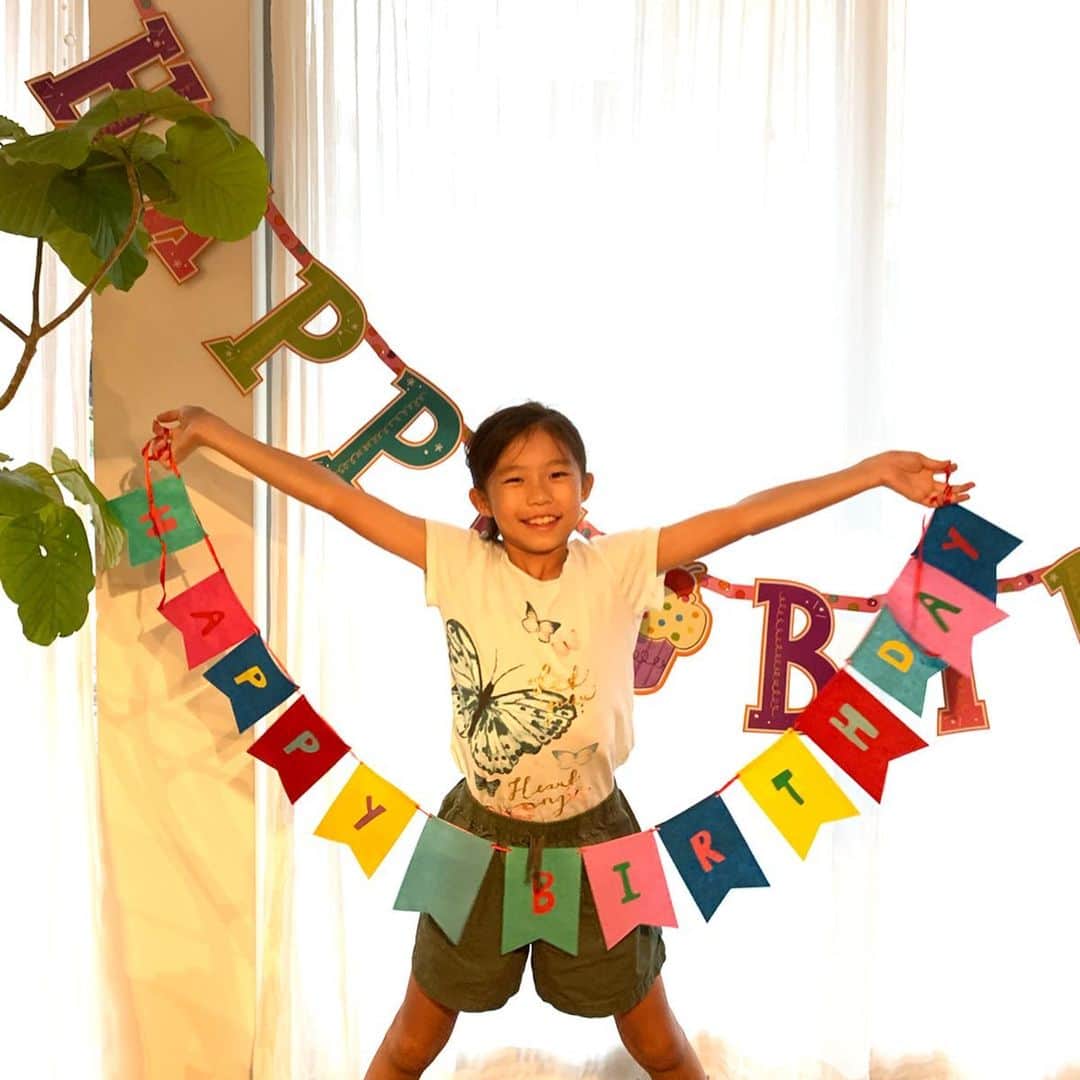 AYUMIさんのインスタグラム写真 - (AYUMIInstagram)「愛しの娘、10歳のお誕生日おめでとう✨ 元気でいてくれてありがとう☺️ 元気で大きくなぁ〜れ！！🌈 . . #10歳 #happybirthday  #元気で大きくなぁれ #今日という日にも感謝して」10月11日 21時34分 - ayumiayunco