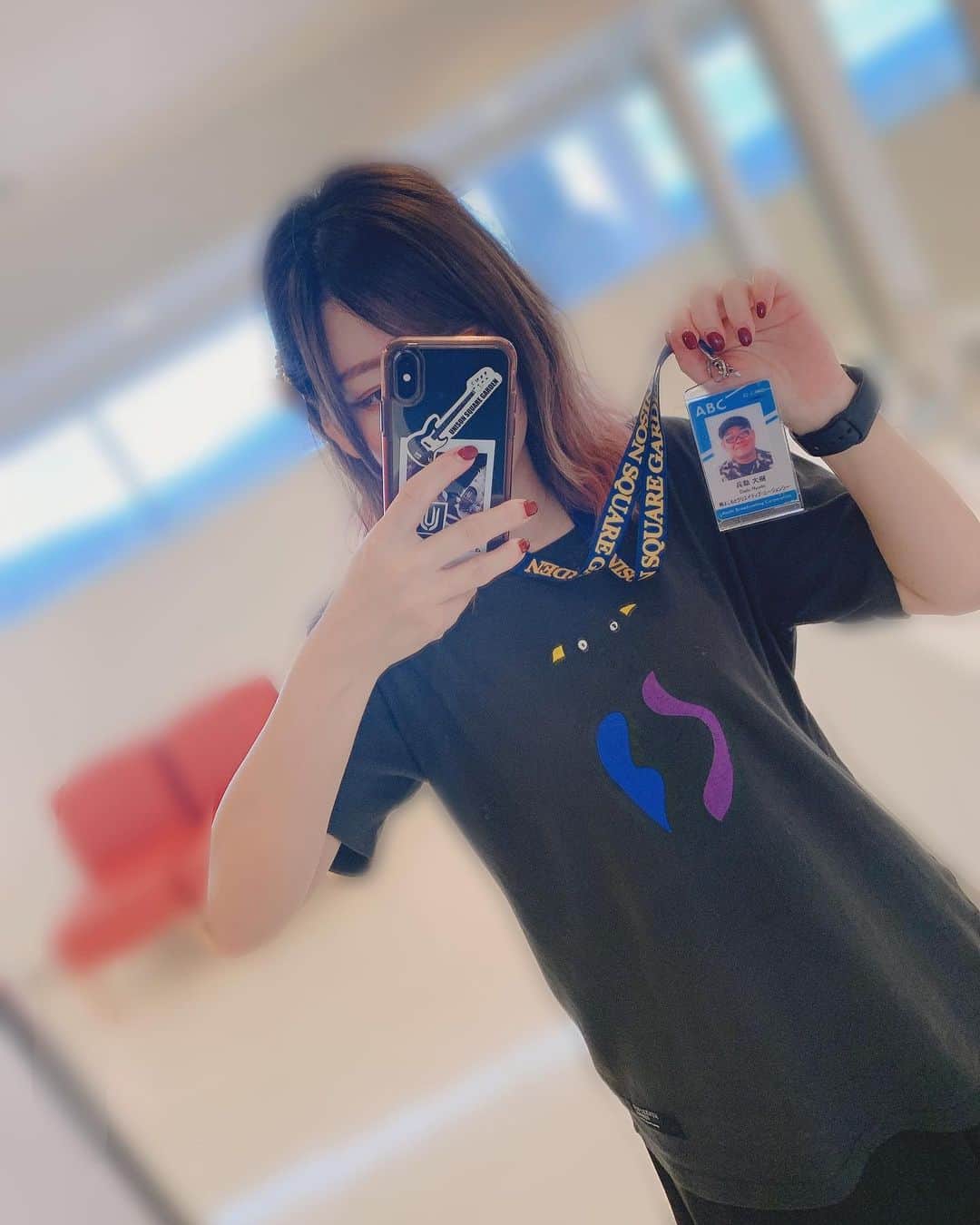 のインスタグラム：「... ドッチモペンギンTシャツ . . . UNISON SQUARE GARDENさんの新曲 Phantom Joke #フラゲ日 . AもBEEもSEAもドッチモペンギン . 金曜日は ABCラジオでした！ なんと、来年2020年のABCラジオカレンダーに初めて私も載ってます！ . 毎月脳トレ問題があります！ 間違い探しはめちゃくちゃ難しい！ ほわっとエエ感じのところだけ 写真以外にも間違えがあります！ . そして私がクイズも出してる！ 楽しみにしててくださいね！ . . #abcラジオ　#japan #radiko #usg #カレンダー　#2020」