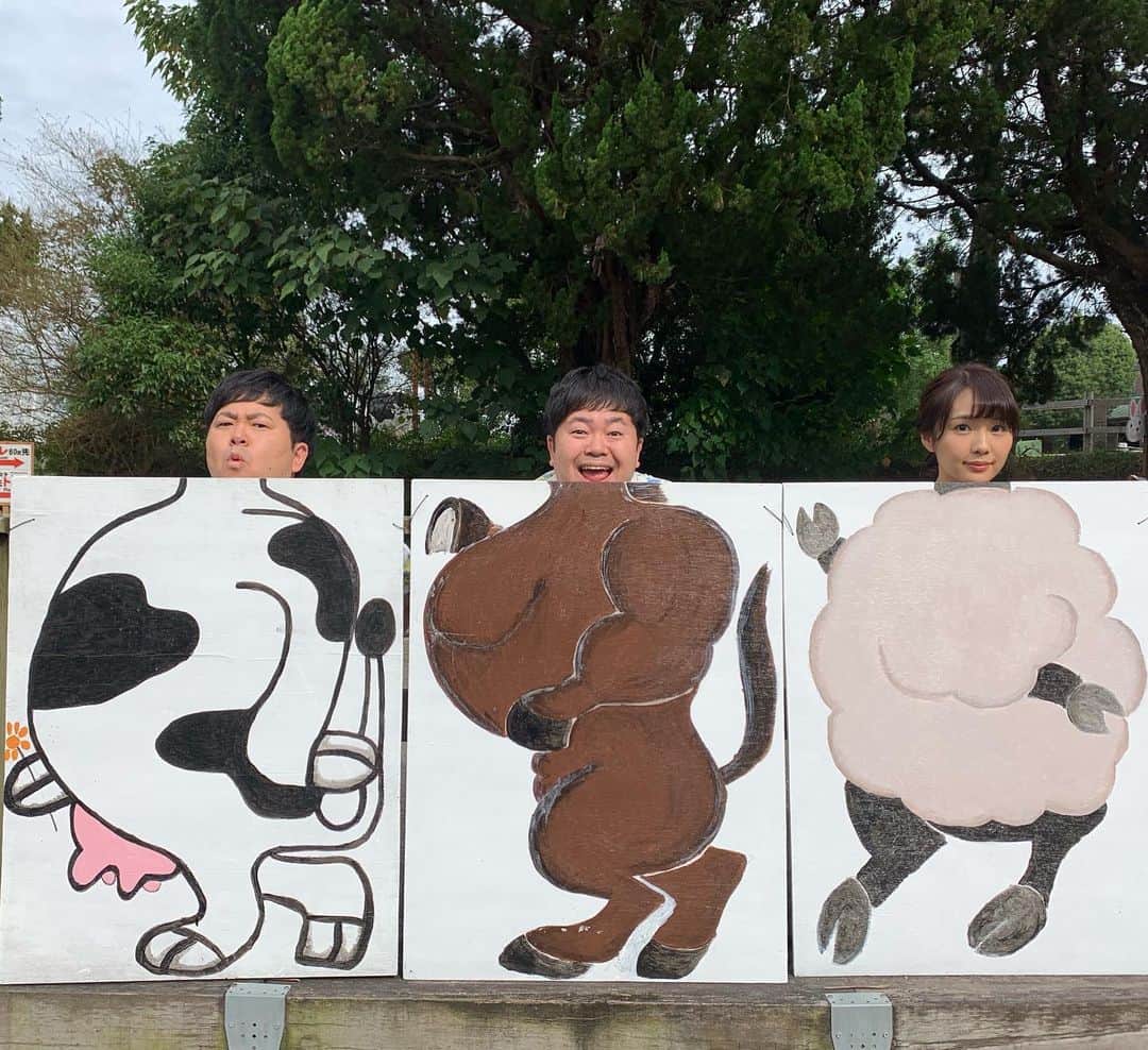 たくやさんのインスタグラム写真 - (たくやInstagram)「愛知県の愛知牧場から金ピカ中継〜✨🙋🏻‍♂️🙋🏻‍♂️🙋🏻‍♀️ カワイイ動物ちゃん達とふれあってきました  牧場で見つけたなかなか映える、顔出しパネル  二枚目は本人が最初拒んでいた、柴田アナの牛バージョンです。笑  皆さん台風気をつけてお過ごし下さい！！ #東海テレビ #スイッチ」10月11日 21時55分 - takuya_the_touch
