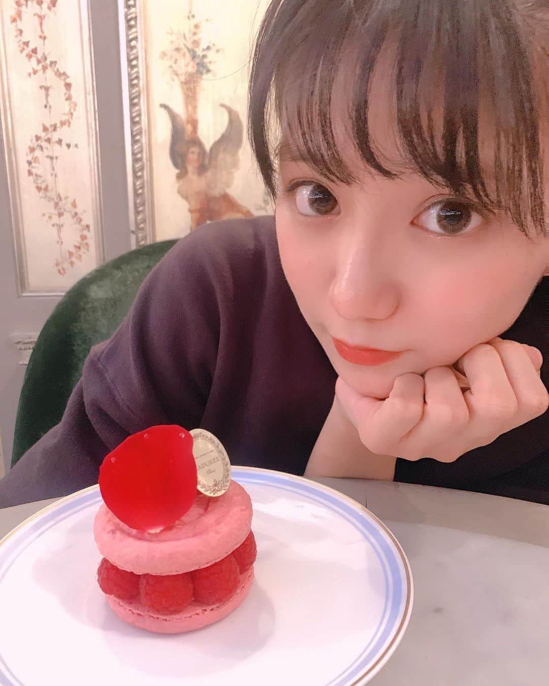 星名美怜さんのインスタグラム写真 - (星名美怜Instagram)「♥♥♥ ㅤㅤㅤ .﻿ ㅤㅤㅤ 🍰❤️﻿ ㅤㅤㅤ ﻿ ㅤㅤㅤ #ladureecafe に行ったのー♥﻿ ﻿ ㅤㅤㅤ もう何から何まで可愛すぎて…♥﻿ .﻿ ㅤㅤㅤ #mireinsta ㅤㅤㅤ ㅤㅤㅤ #ラデュレカフェ #ラデュレ銀座 #laduree #銀座カフェㅤㅤㅤ #星名美怜 ㅤㅤㅤ」10月11日 22時01分 - hoshina_mirei_official