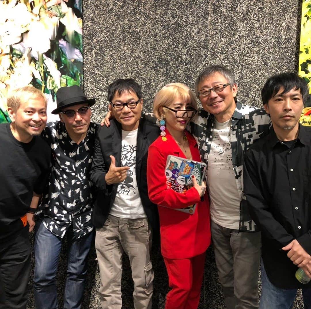 いとうせいこうのインスタグラム：「DJ EMMAに木村コウくん、watusiさんにナズ、そして松尾さん。不思議で豪華な取り合わせで夜トーク。」