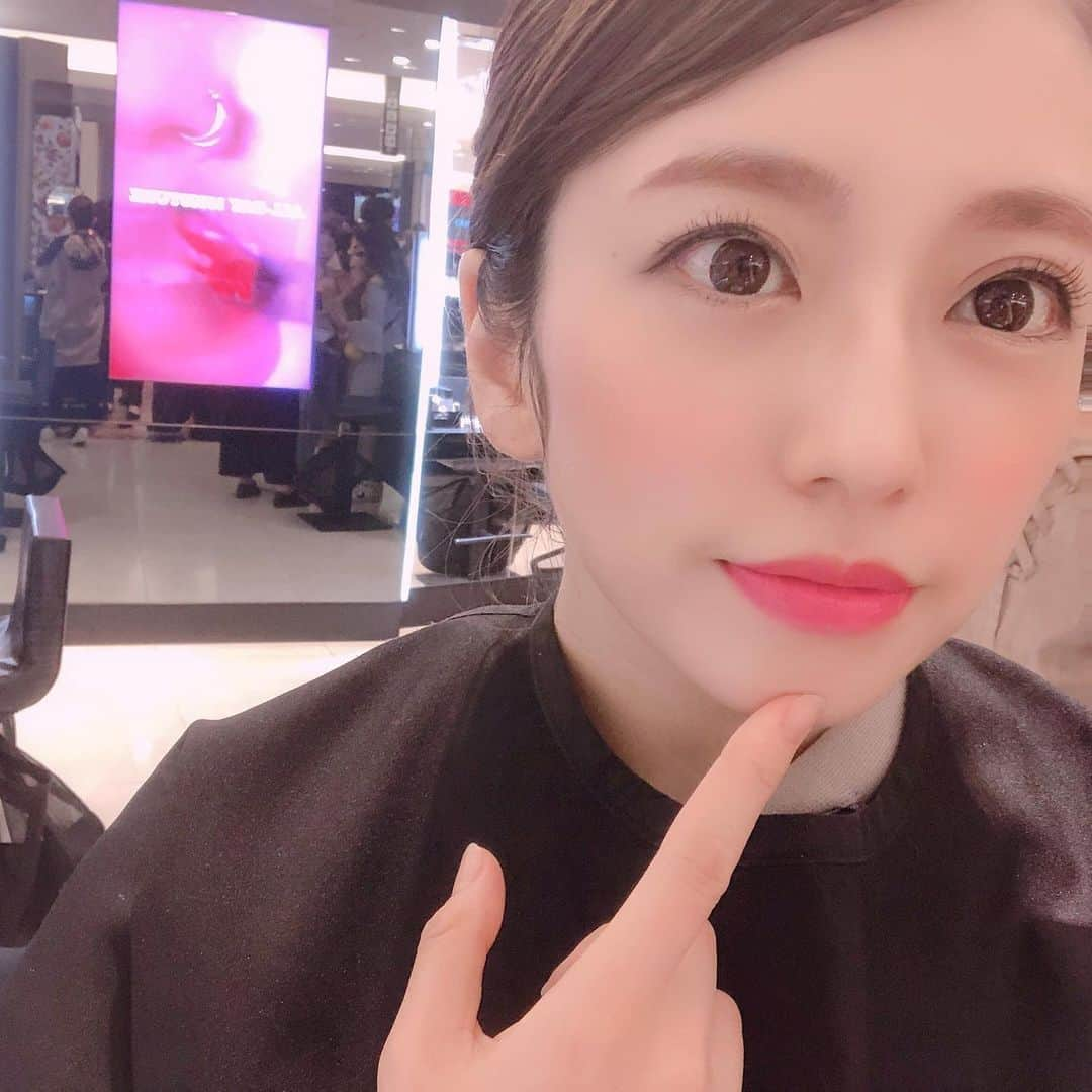 伊藤みくさんのインスタグラム写真 - (伊藤みくInstagram)「日本初上陸！﻿ ﻿ 梅田阪急にドルガバ コスメが登場！！﻿ ﻿ 仕事で大阪に来たので立ち寄ってみました😊﻿ ﻿ ドルガバコスメはパッケージが特別可愛い💕﻿ ﻿ 中でも、リップスティックのキャップが変えれて﻿ 自分だけの﻿ オンリーワンリップができるー！！﻿ ﻿ ﻿410番ピンクとオレンジの中間みたいな色にしたよ❤️ ﻿ 帰りに一本の薔薇もいただきました💕 ﻿ #ドルガバコスメ﻿ #ドルチェアンドガッバーナ﻿ #梅田阪急  #dgコスメ  #ドルチェアンドガッバーナビューティ  #ザオンリーワン  #アイラブドット  #メイクアップ  #コスメ好きさんとつながりたい #デパコス」10月11日 22時16分 - miku90210