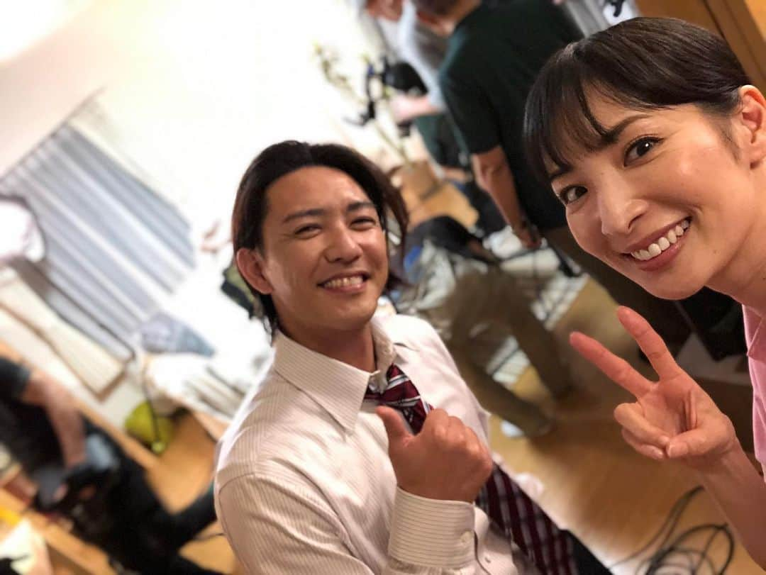 真飛聖さんのインスタグラム写真 - (真飛聖Instagram)「兵庫県の教育映画の撮影中〜🎬 詳しくは　また〜☺︎ 初共演の　金子昇さんと✨ 笑顔がとっても素敵な方でした♡  みなさん〜 台風　くれぐれも気をつけて　過ごしましょうね。  #金子昇　さん #真飛聖」10月11日 22時26分 - sei_matobu