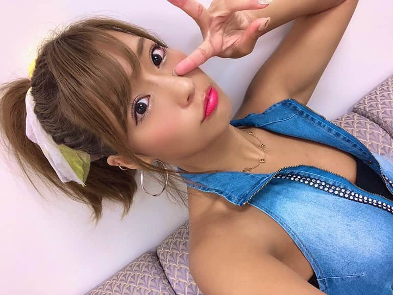 橋本梨菜さんのインスタグラム写真 - (橋本梨菜Instagram)「この前の大阪遠征 みんなでライブめっちゃしたよ！ 合間に写真集イベントしたり すごく充実してた😚  次の大阪は、 10/19 ワンマンライブです！ 何度も言いますが すごい楽しいライブにするので みんなきてねー！🤩 10/29 発売の6thシングルも よろしくお願いしますっ！  #大阪　#たこ焼き　#甲賀流 #きよちゃん顔隠してって言われた結果　#怖い笑笑」10月11日 22時40分 - hashimoto_rina_