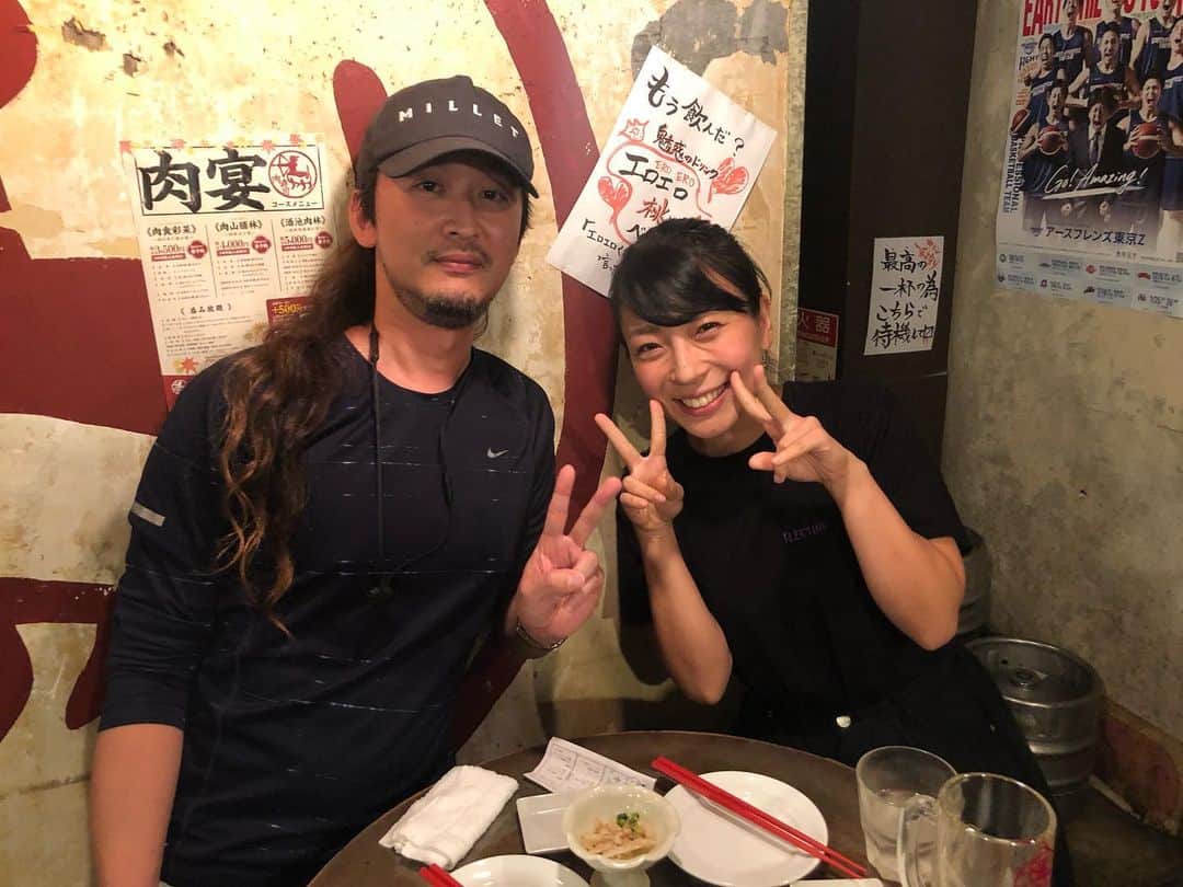 安藤あいかのインスタグラム：「東京に来てる！！！っと知って急遽飲みのお誘い😋 何年ブリー！！！ビキンでお世話になった大坪店長！！！！会えて嬉しい！！！1時間くらいさくっとのつもりがそれなりに飲み、、、 ちゃんと新幹線がある時間に解散できました😂 また捕まえまーす🍻 美少女ヘアとても素敵でした🥰」
