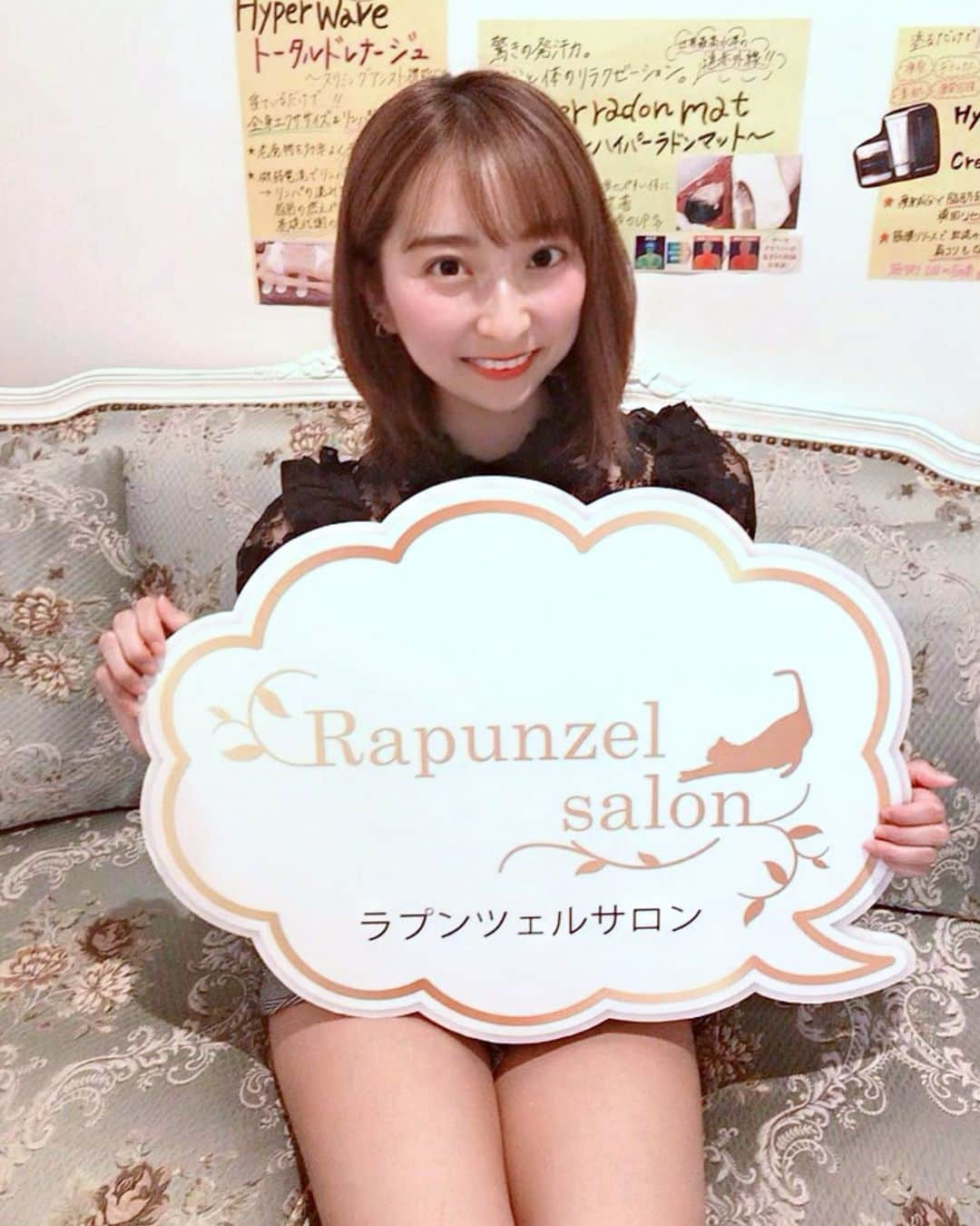 緒方咲さんのインスタグラム写真 - (緒方咲Instagram)「ラプンツェルサロン 六本木店(@kogao_rapunzel) 小顔サロンに行ってきました💖 . 久しぶりに小顔矯正してもらったんだけど、 •オーダーメイド矯正60分 •ラジオ波 •フェイシャルEMS たっぷりとしてもらいました💆‍♀️✨ 動画で載せたんだけど、口の中から顔を整える やり方にはびっくりしました🤣👏 . ここのサロンは顎関節をメインに考え矯正を してくれて顎の調子が悪くなる最大の要因は 《くいしばり》らしいです😱💦 私も寝ている間に歯ぎしりしていたり、 つい癖でくいしばったりしていて...😰😨 . 顔が悪い方へ変わりつつある方のサポートに 長けているサロンなので 悩みが一緒の方にはとてもおすすめだよん💕💕 私も1回の施術で効果が実感できたので 頑張って通うぞぉ⸜(๑'ᵕ'๑)⸝‼️ . #六本木#麻布十番#小顔矯正#顎関節症#美容#エステ#口腔内矯正#歪み改善#歯ぎしり#くいしばり頭痛改善#リフトアップ#シワ改善#首肩コリ解消#たるみ改善 #都内#駅近#徒歩5分#小顔#骨格矯正#リラクゼーション#骨盤矯正#ヘッドマッサージ#マウスピース#ハイパーナイフ#石膏パック#炭酸パック#いびき#頭痛改善#リフトアップ#シワ改善#首肩コリ解消#たるみ改善#血行促進」10月11日 22時43分 - chaaansaki