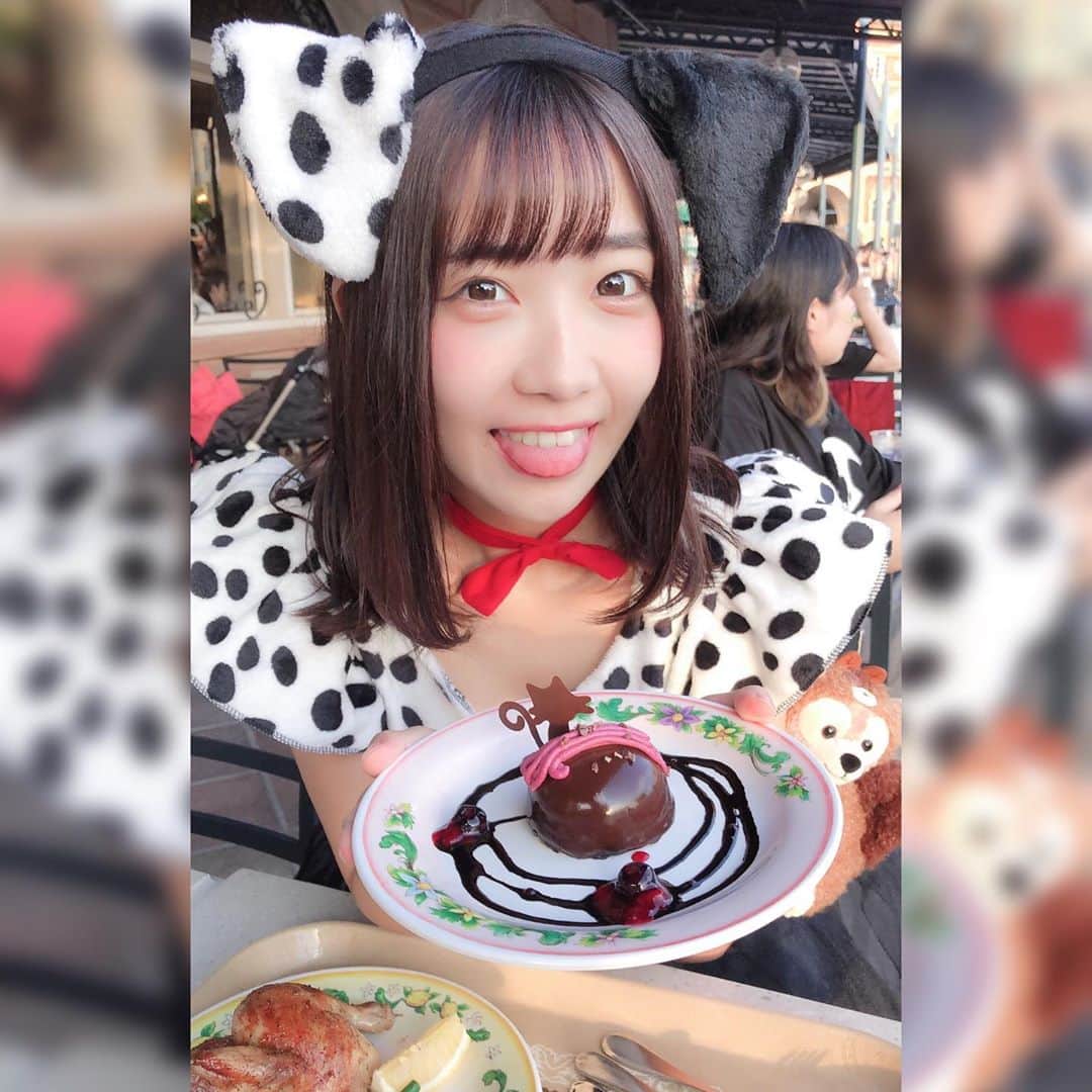 天羽希純のインスタグラム：「Dハロでワンコしたよ🐶💓 #dハロ #dハロ仮装 #101匹わんちゃん #ダルメシアン #犬コスプレ #ハロウィン #ハロウィンコスプレ #ハロウィン仮装 #ディズニー #ディズニーシー #ディズニーランド #ディズニーコーデ #ディズニーハロウィン #コスプレ #cosplay #cosplaygirl #アイドル #japanesegirl #グラビア #gravure #gravureidol #halloween #halloweencostume #撮影会 #撮影会モデル #被写体 #可愛い女の子」