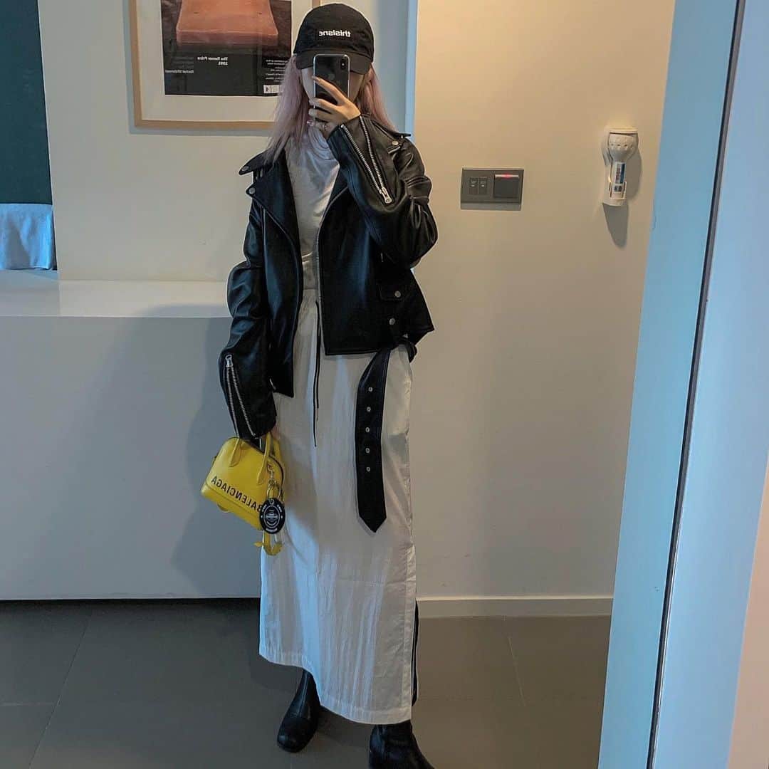 原涼香のインスタグラム：「極力荷物は持ちたくない...ㅜㅜㅜㅜ」