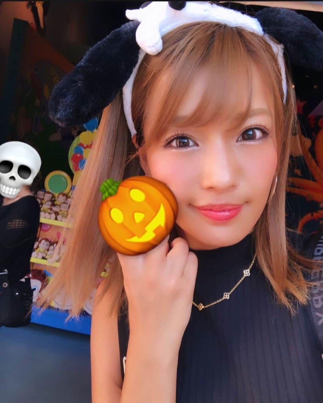 橋本梨菜さんのインスタグラム写真 - (橋本梨菜Instagram)「この前！！！ 朝からsherbetメンバーはUSJに行ってた🎃💗一緒に行きたかったけど別件で行けなくて、梨菜が合流できたのが皆んなが帰る30分前。笑 でもみんなと写真だけ撮れた😂笑  みのりんだけ残ってくれてホラーナイト行ってきた💀🎃時間なくてシングルライダーでフライングダイナソー乗ったよ笑 絶叫大好き最高♡  #USJ #ユニバ #ハロウィン #ハロウィンナイト」10月11日 22時57分 - hashimoto_rina_