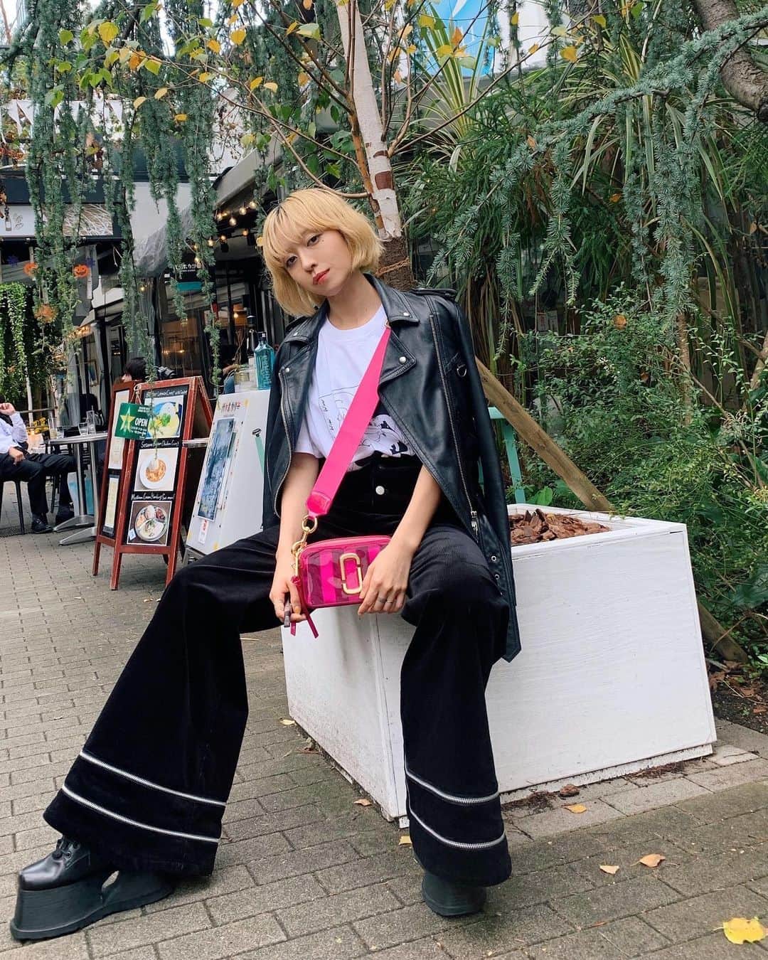 PELIのインスタグラム：「🌿🧞‍♀️🌿🧞‍♀️🌿🧞‍♀️🌿🧞‍♀️🌿 @marcjacobs #marcjacobs #allsaints #pameopose 🌿🧞‍♂️🌿🧞‍♂️🌿🧞‍♂️🌿🧞‍♂️🌿🧞‍♂️🌿🧞‍♂️」