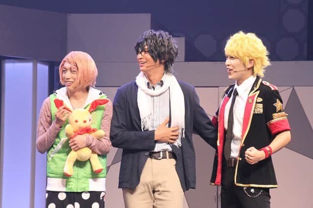 小波津亜廉のインスタグラム：「[11/10/19] Stage photos from Rose Écarlate deux~! Akira totally looks like a proud father here ⠀⠀⠀ ⠀ #kohatsuallen #ooharakaiki #kawaimasahiro ⠀⠀⠀ ⠀ Source: K-Triangle’s website」